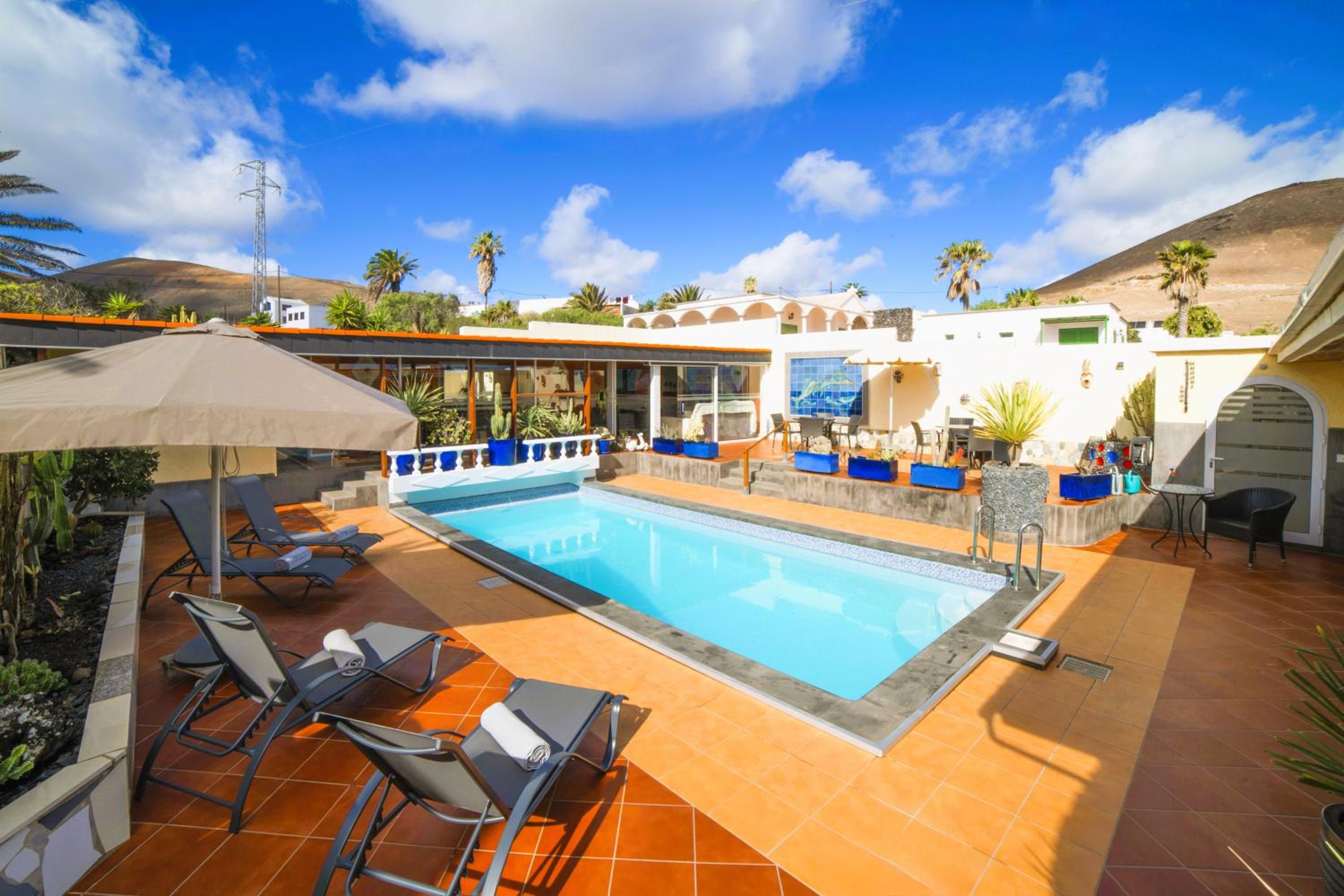 Villa MADORA - private pool, amazing garden, sea view, quiet location