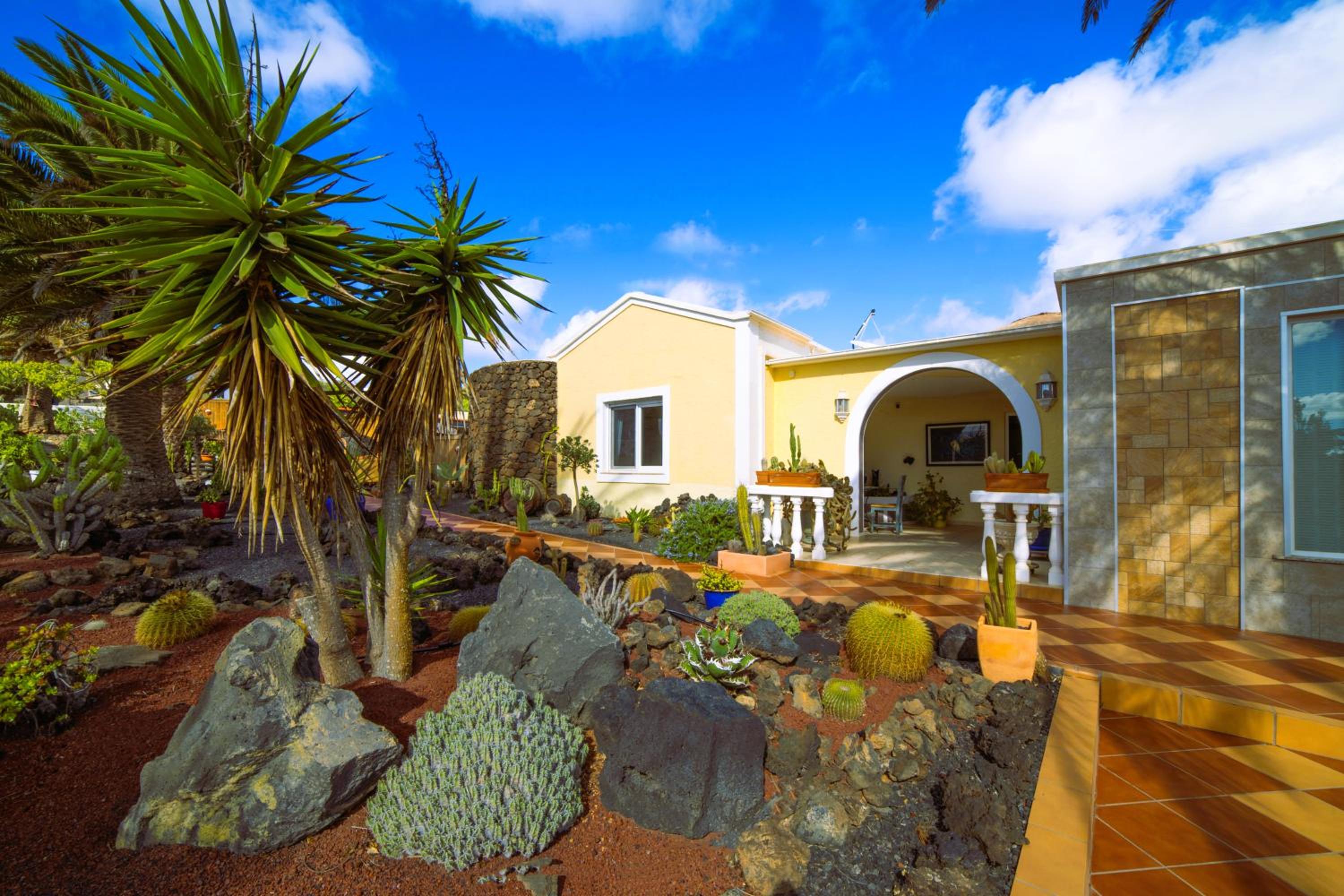 Villa MADORA - private pool, amazing garden, sea view, quiet location