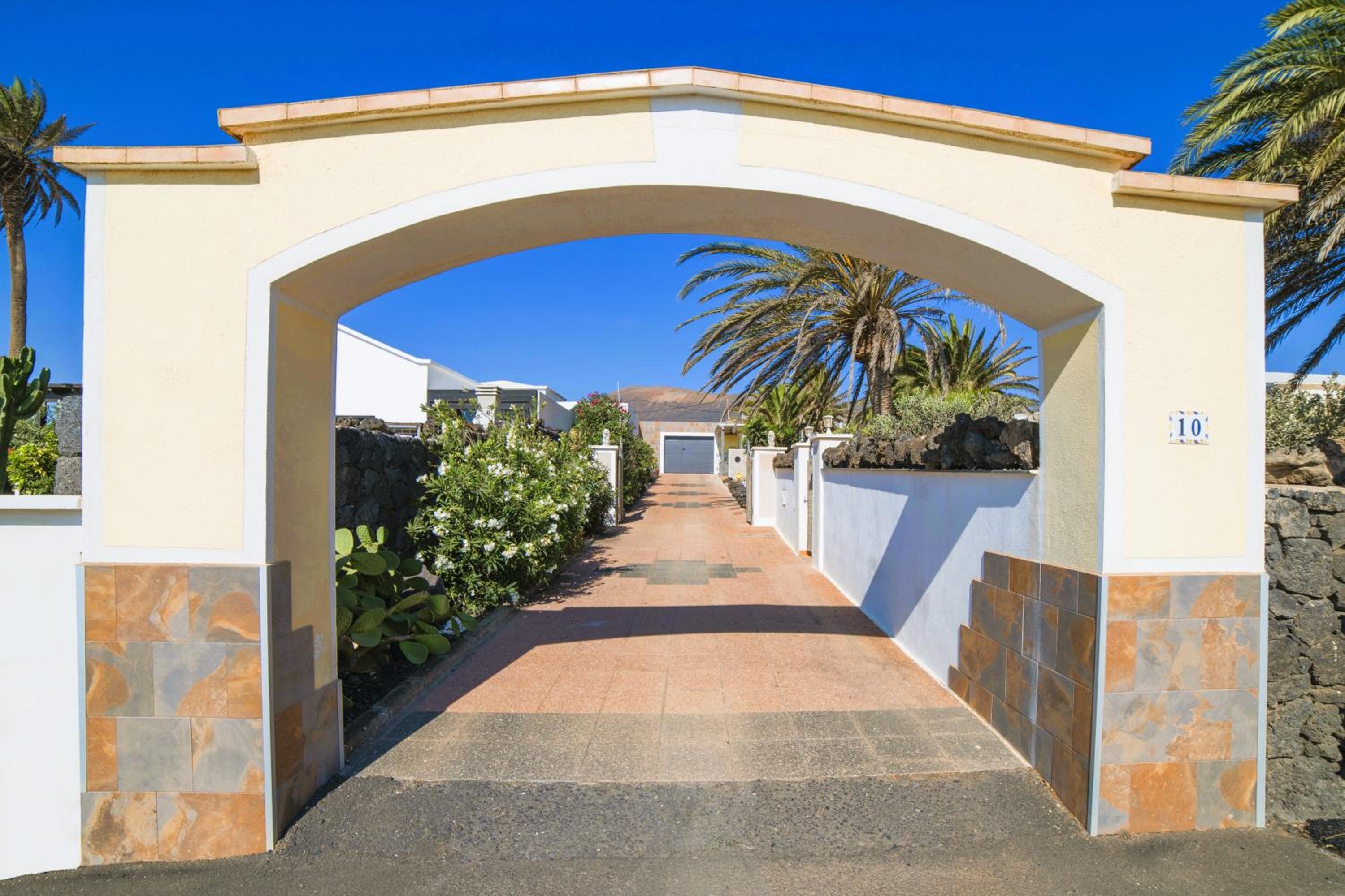 Villa MADORA - private pool, amazing garden, sea view, quiet location