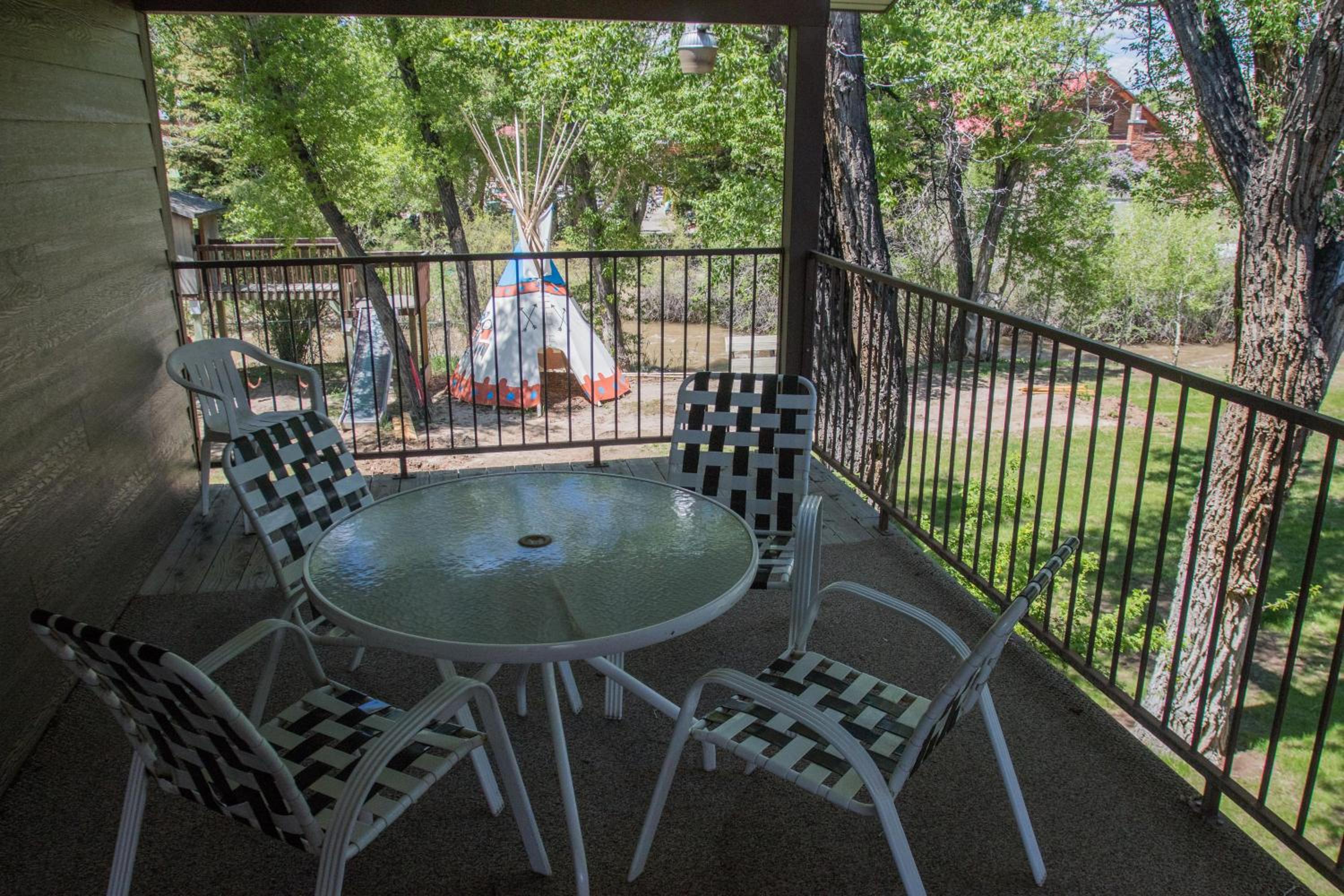 Stagecoach Inn & Suites
