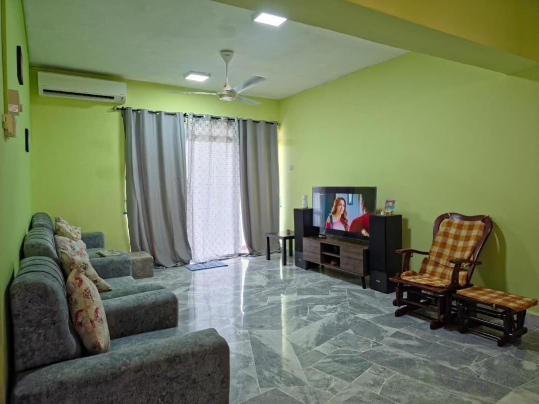 The Sunset Terrace, Ocean View Resort-Teluk Kemang, Sea Views, Walk to beach, Netflix, Beverages & Snacks