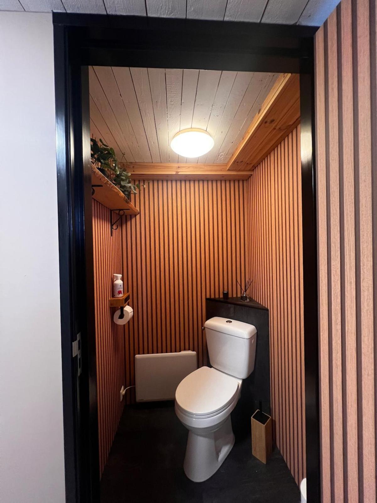 Hildas Hus with river view and spa