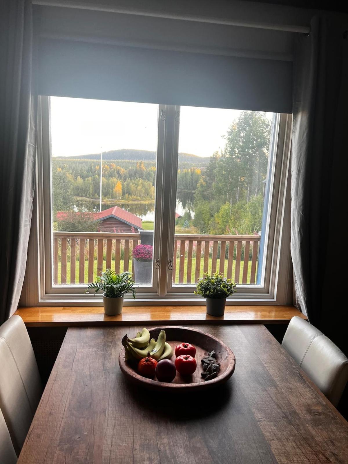 Hildas Hus with river view and spa