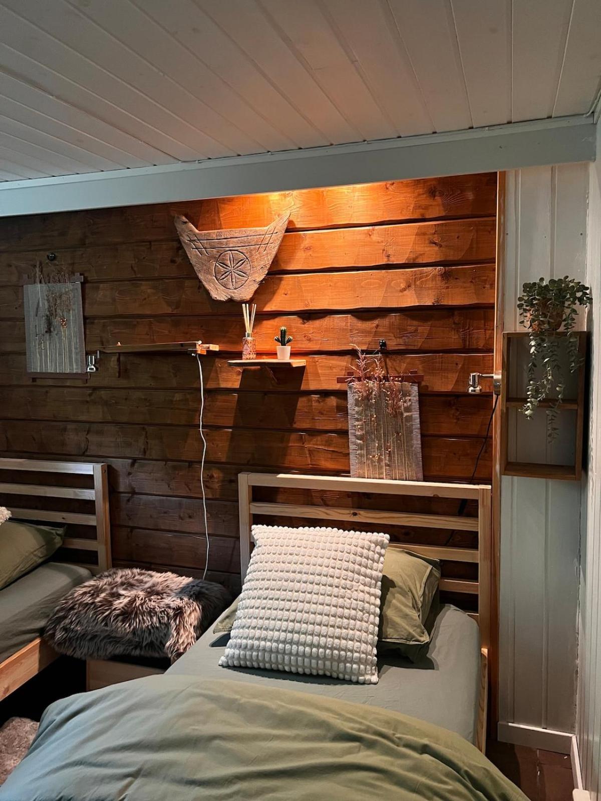 Hildas Hus with river view and spa