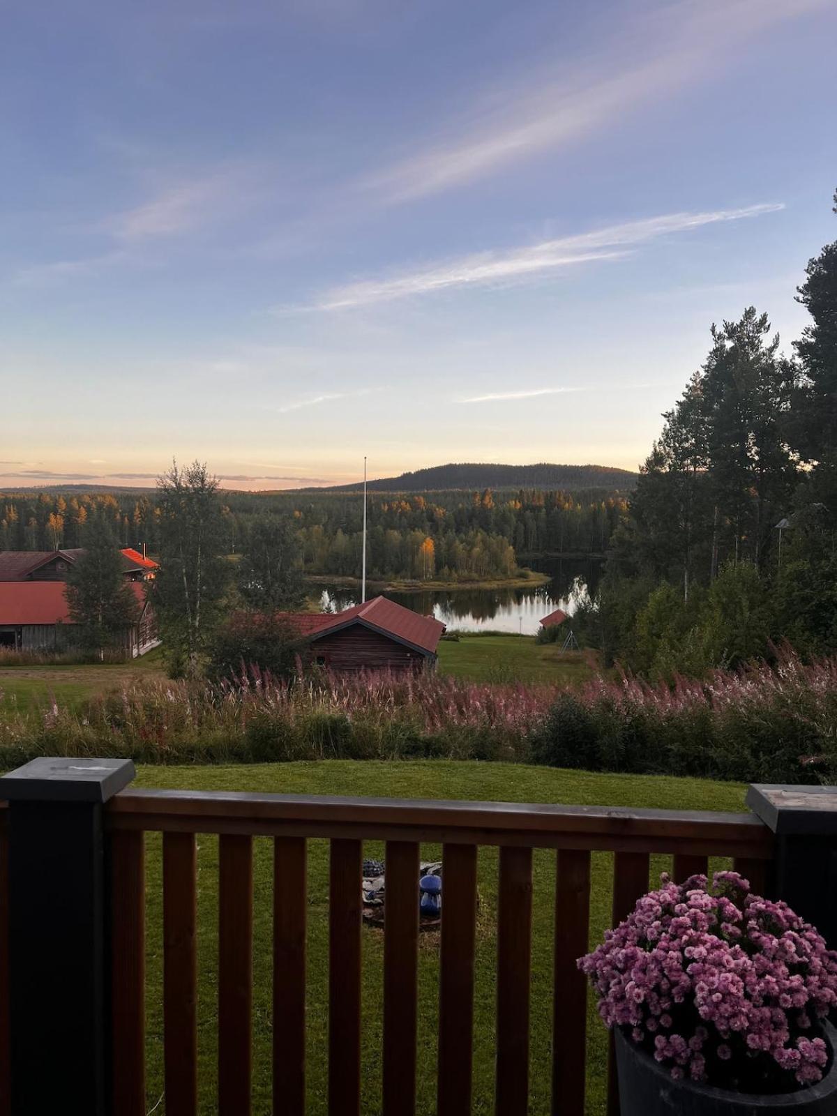 Hildas Hus with river view and spa