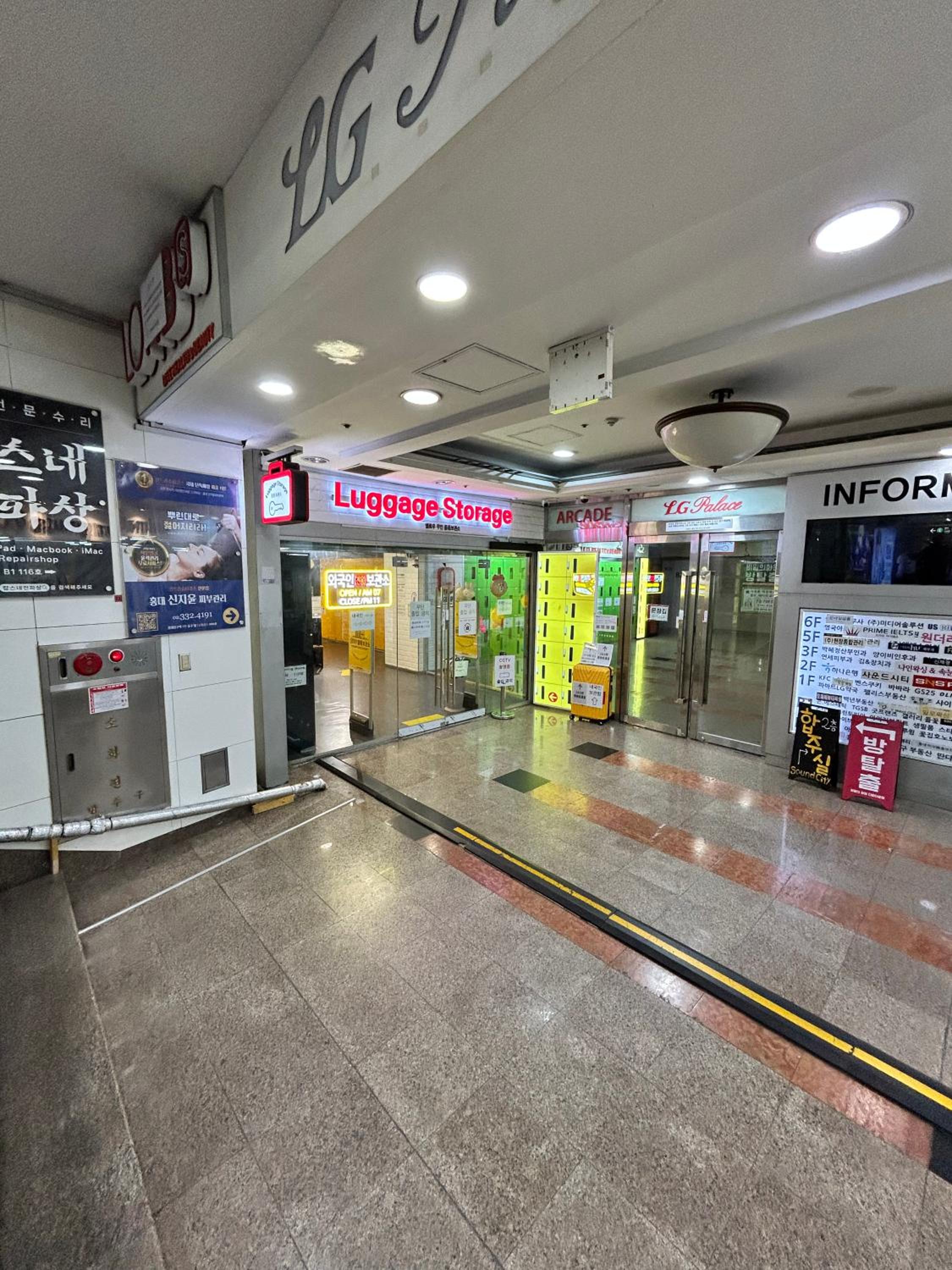 Direct Elevator to Hongik Univ Station, NEW by 13yr Superhost, Professionally Maintained