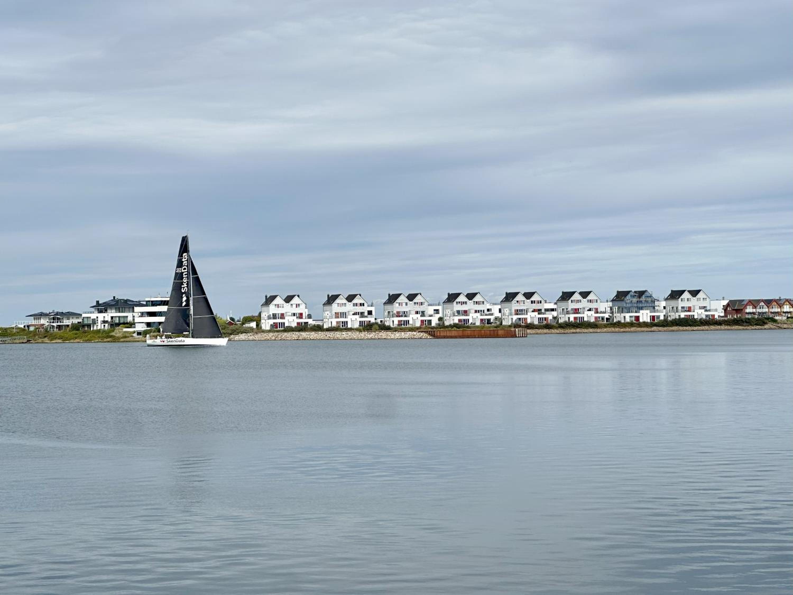 Nordlicht, Olpenitz - moderne Ferienwohnung in direkter Strandnähe mit eigenem Eingang, Sauna, Kaminofen, Terrasse und Parkplatz