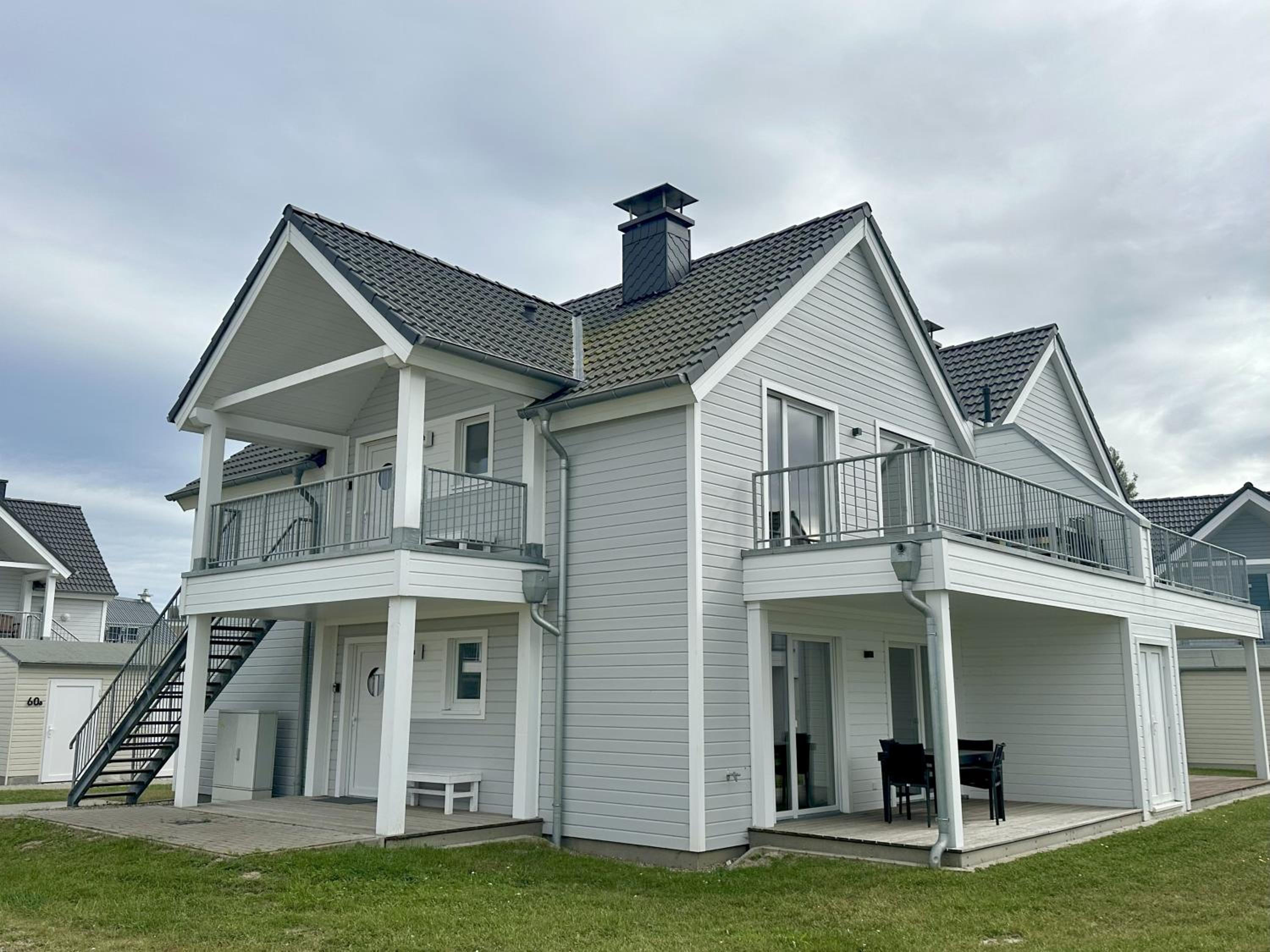 Nordlicht, Olpenitz - moderne Ferienwohnung in direkter Strandnähe mit eigenem Eingang, Sauna, Kaminofen, Terrasse und Parkplatz