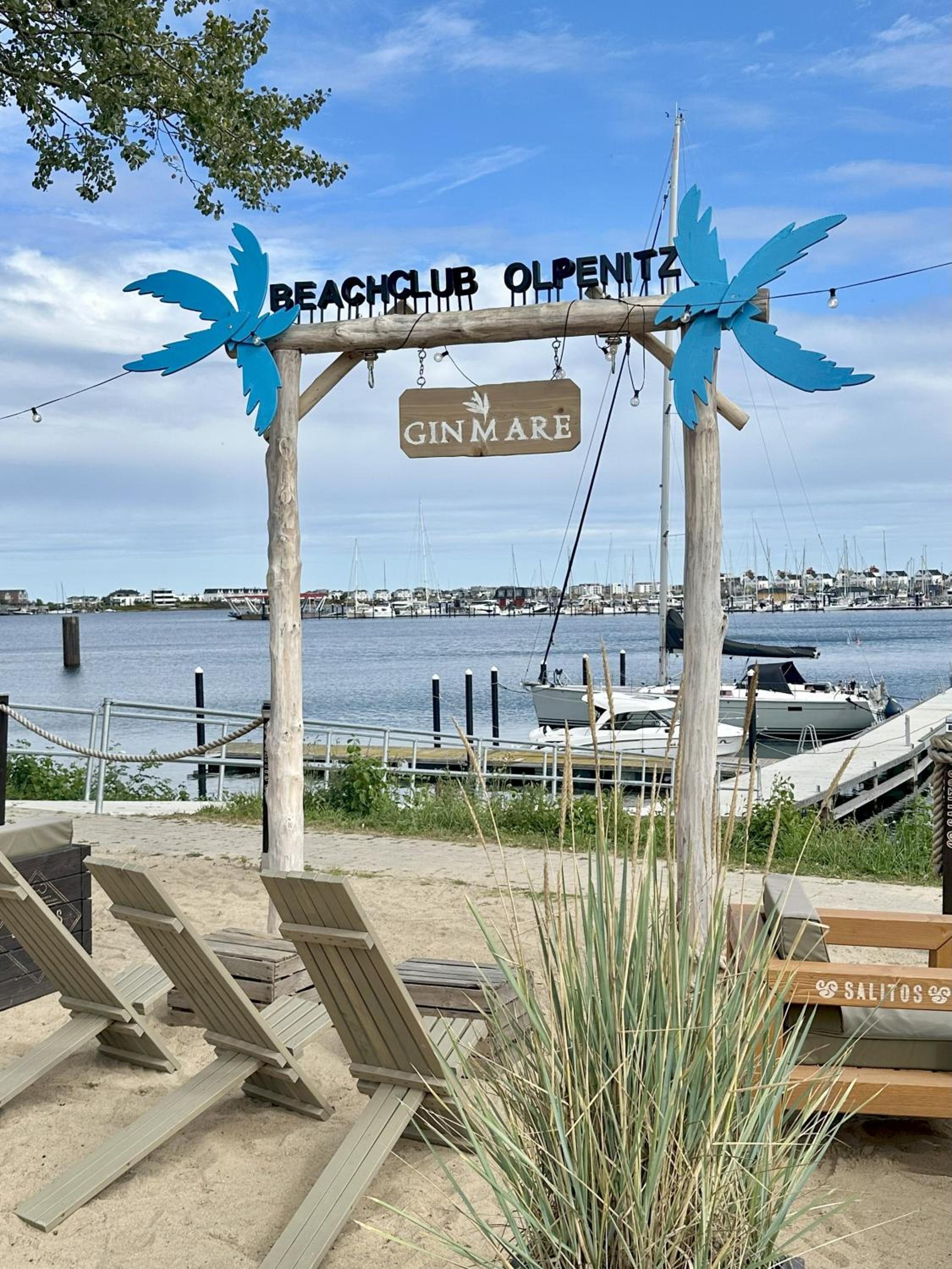 Surfbude, Olpenitz - moderne Ferienwohnung in direkter Strandnähe mit eigenem Eingang, Sauna, Kaminofen, Balkonterrasse und Parkplatz