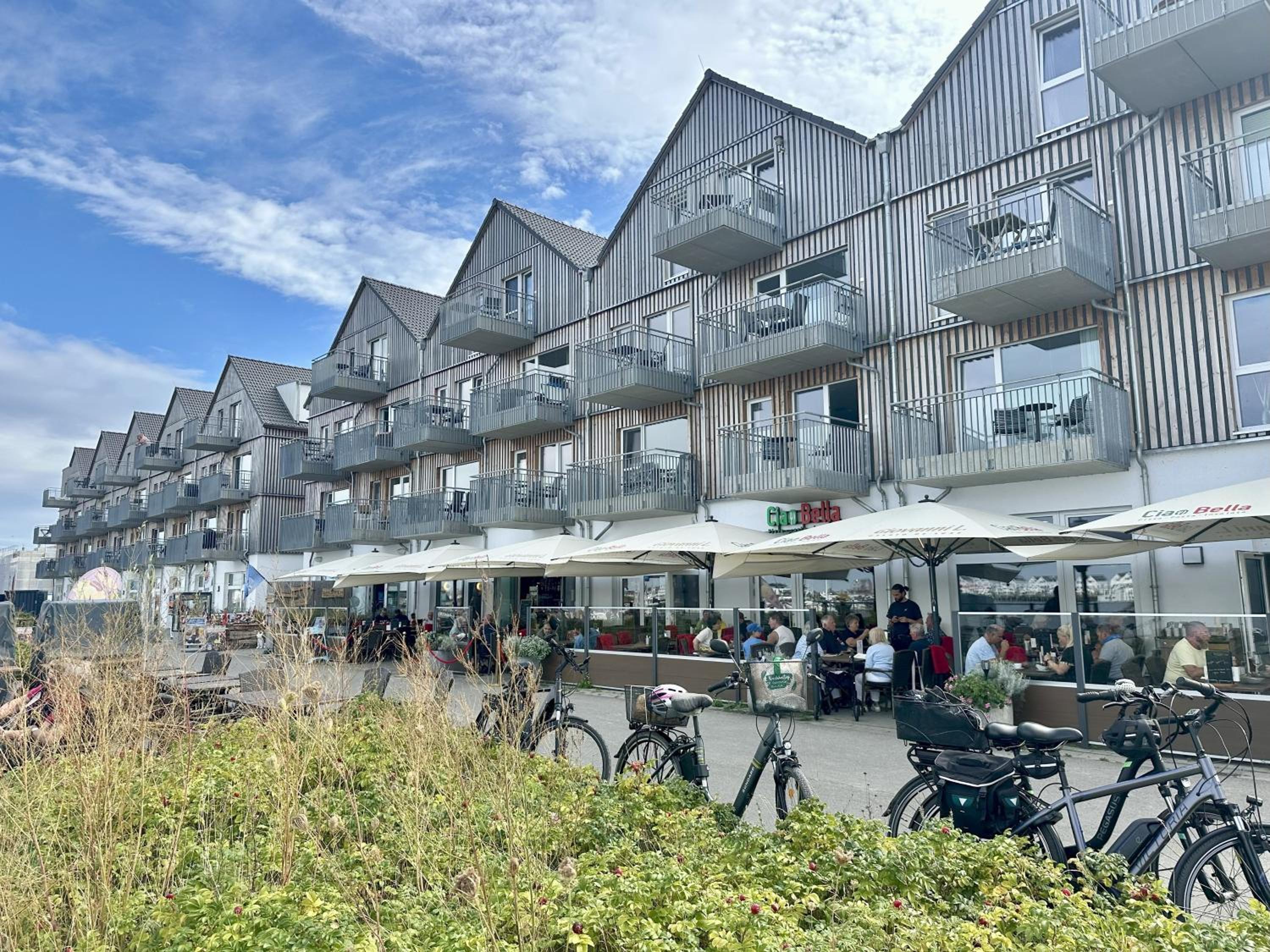 Surfbude, Olpenitz - moderne Ferienwohnung in direkter Strandnähe mit eigenem Eingang, Sauna, Kaminofen, Balkonterrasse und Parkplatz