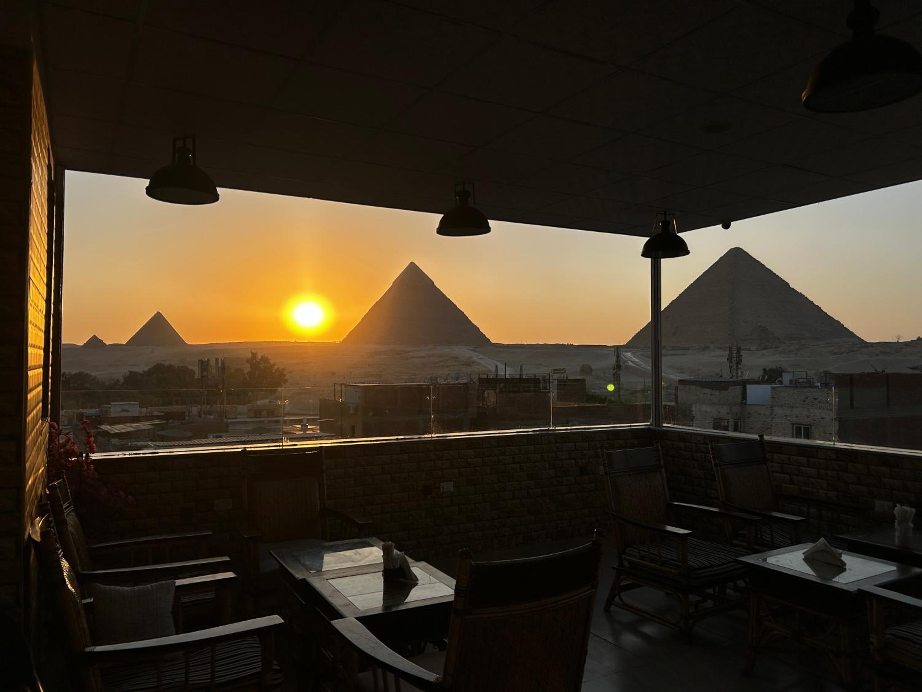 Paradise Pyramids View INN