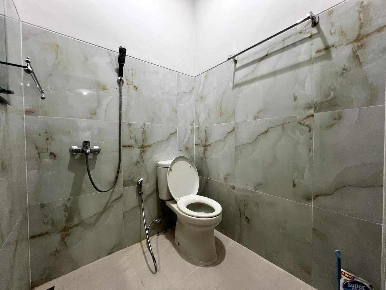 Karenra Guest House di Pusat Kota, Dengan 3 Kamar