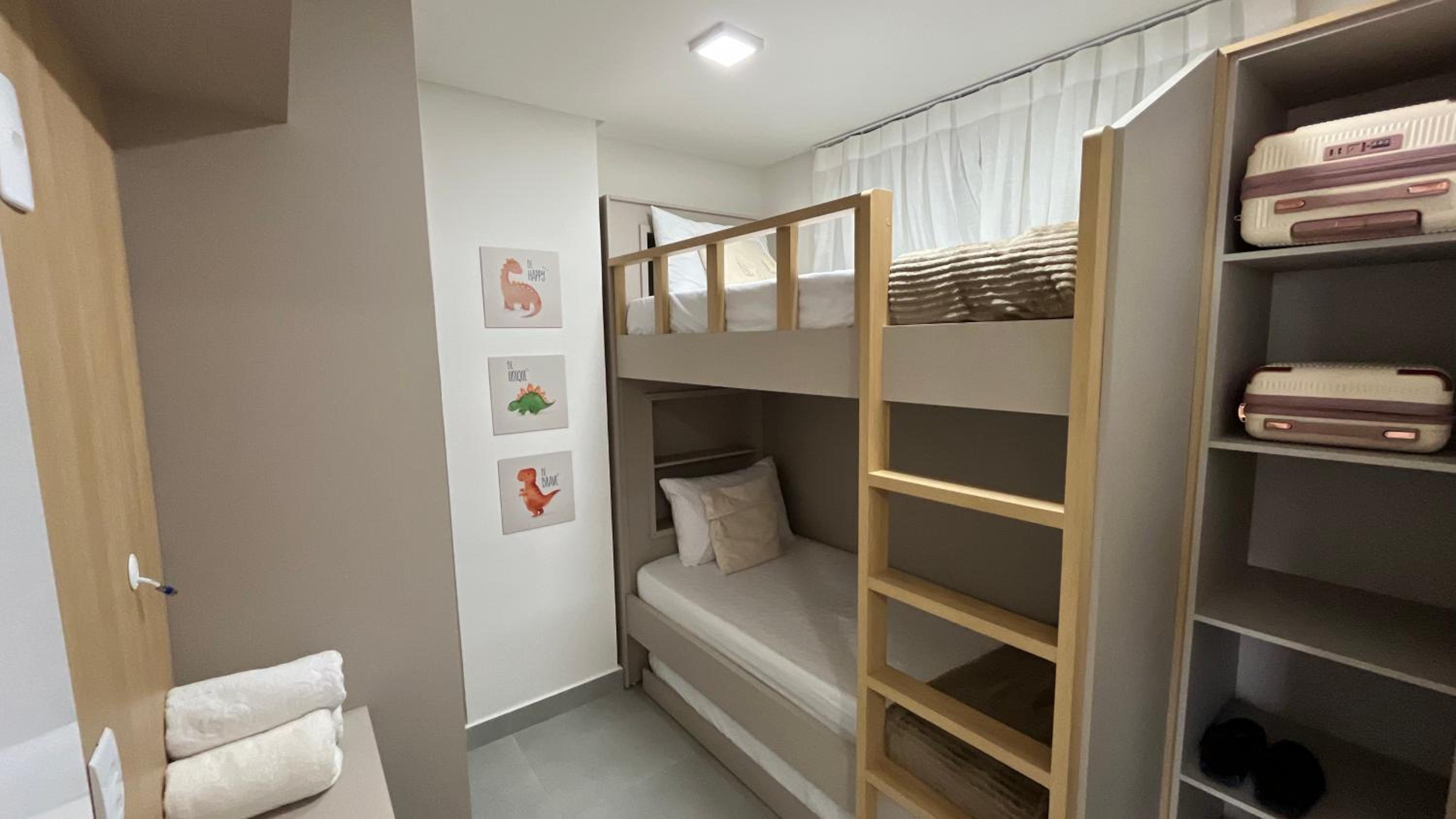 Premium Central 4mim a pé da praia flat completo climatizado
