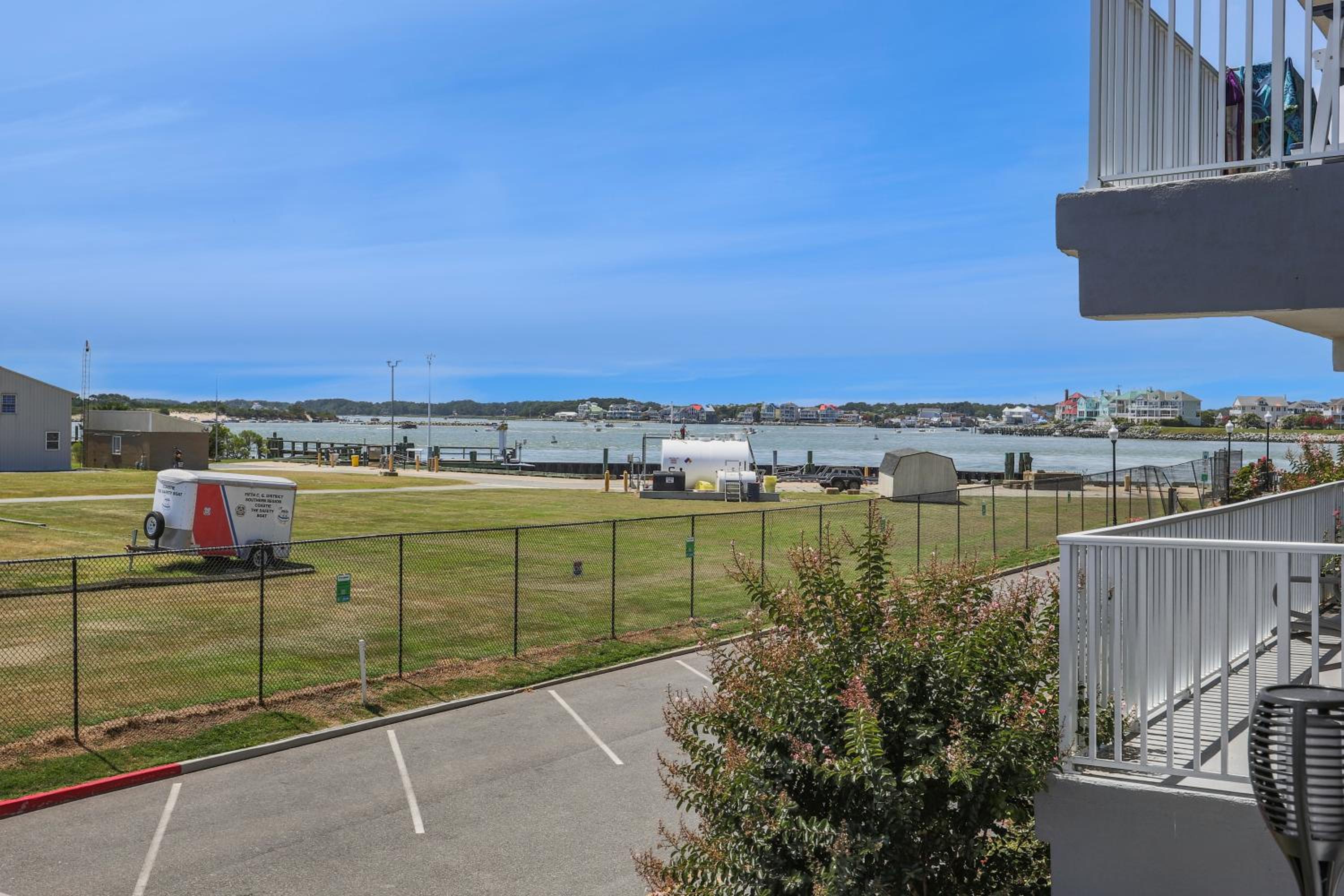 The One with Downtown Inlet Vibes - Couple's Escape - Assateague House 111