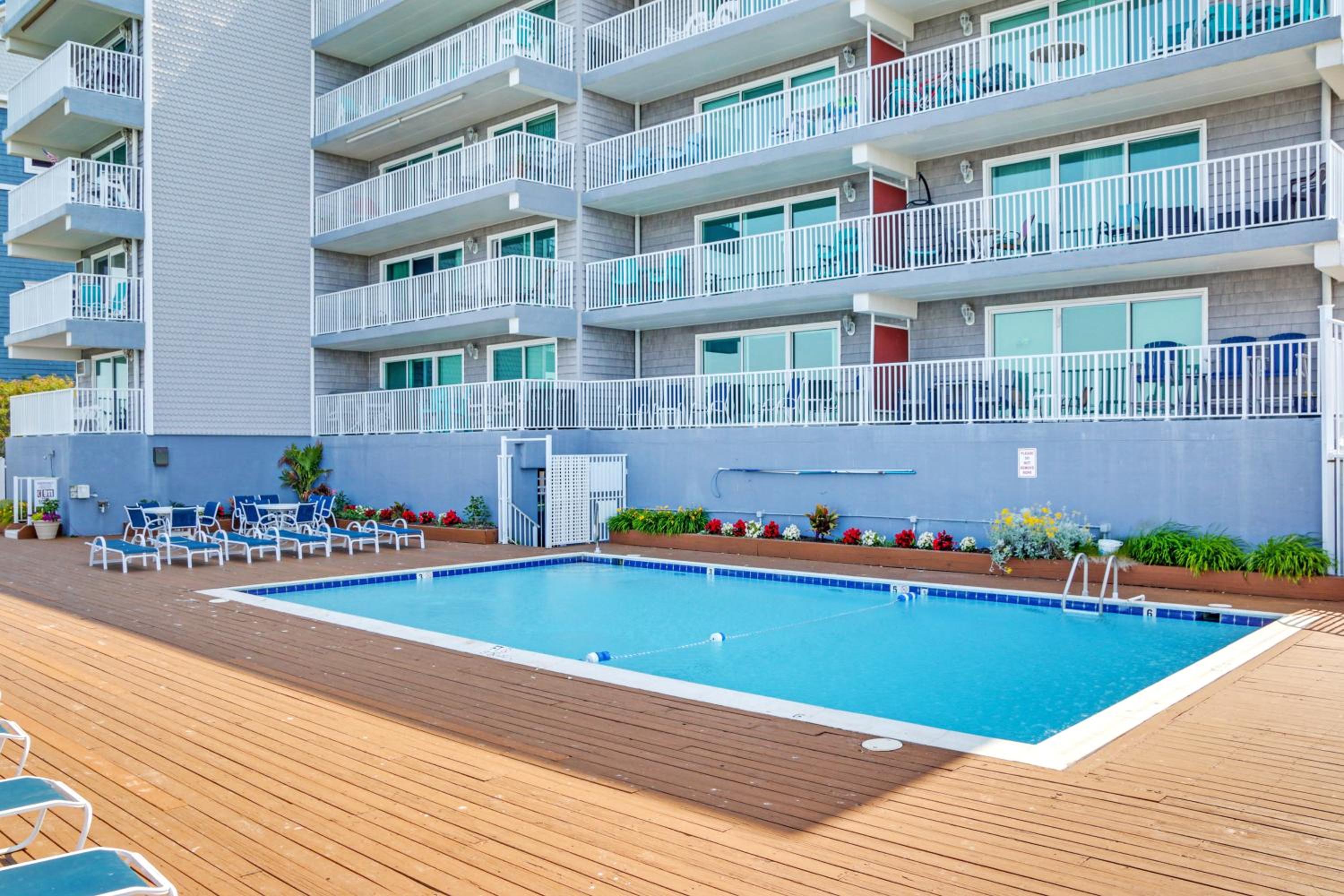 The One with Downtown Inlet Vibes - Couple's Escape - Assateague House 111
