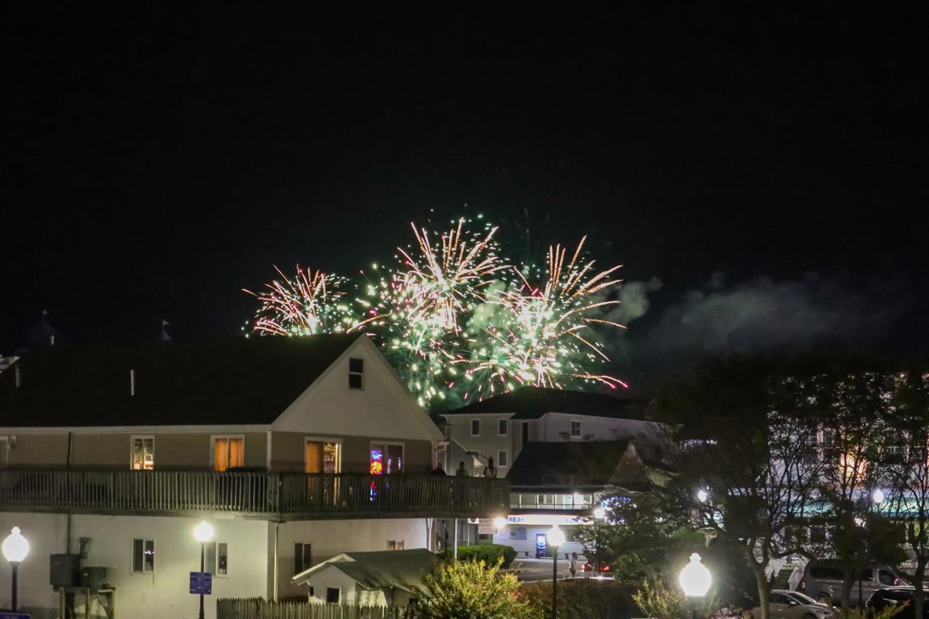 The One with Downtown Inlet Vibes - Couple's Escape - Assateague House 111