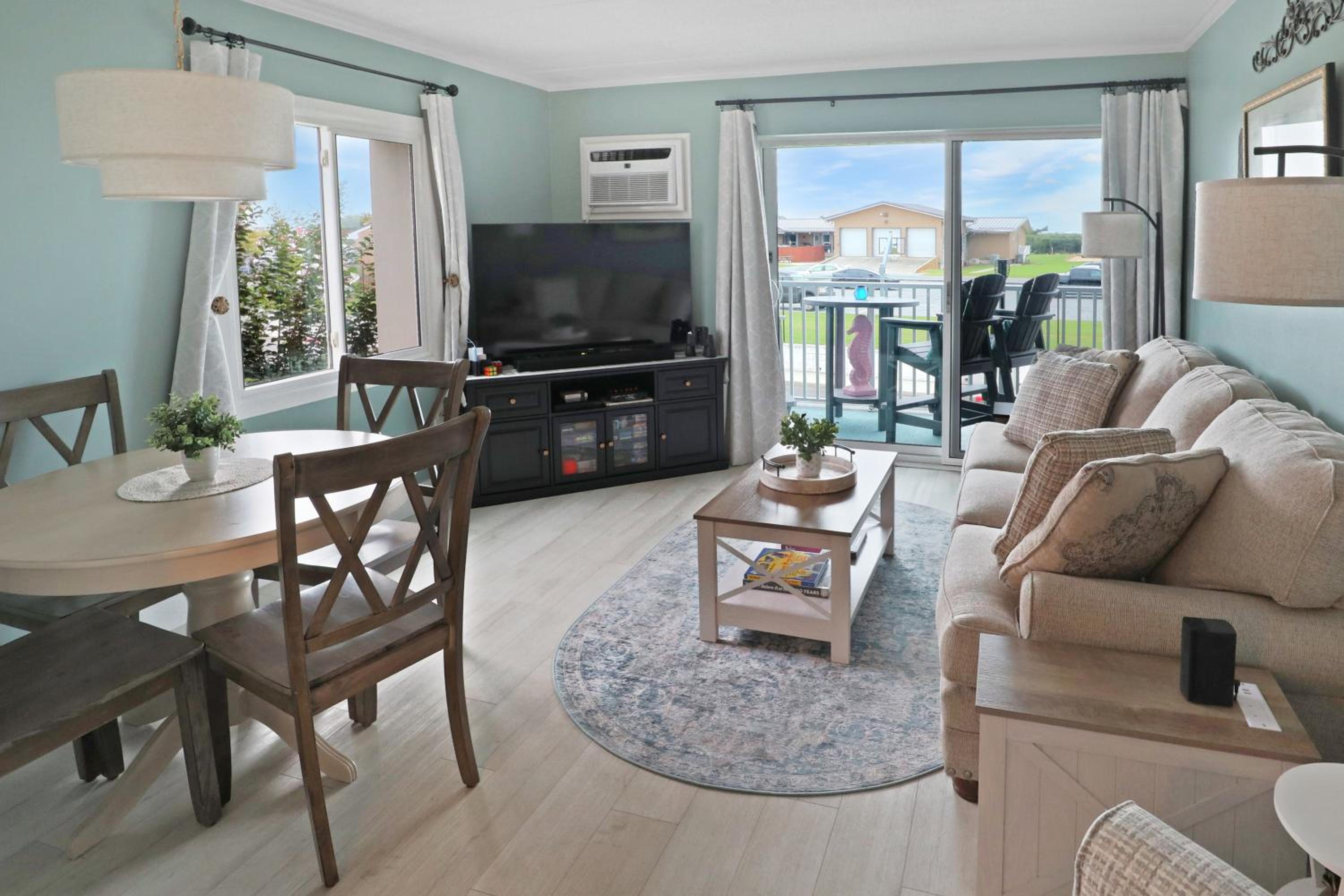 The One with Downtown Inlet Vibes - Couple's Escape - Assateague House 111
