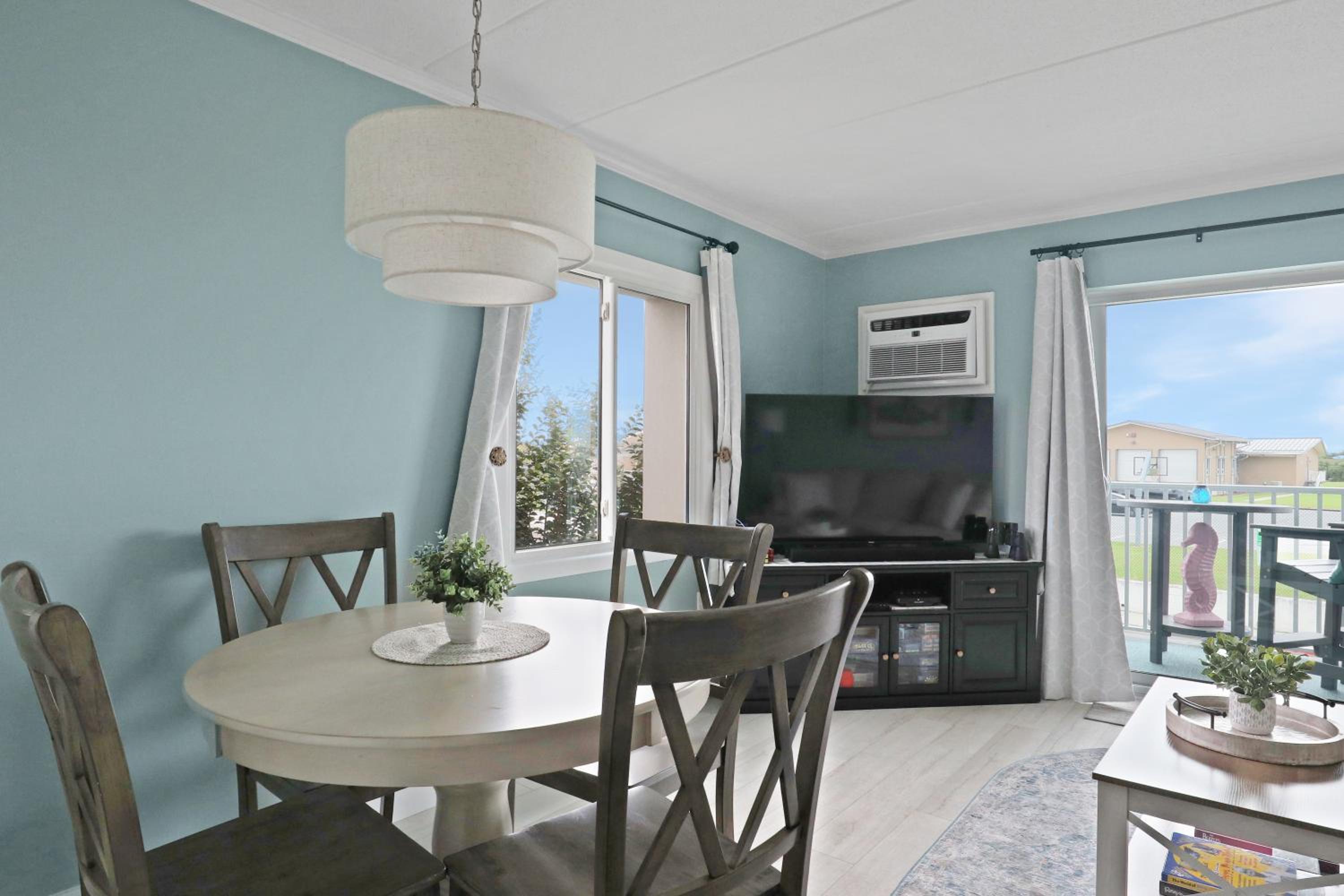 The One with Downtown Inlet Vibes - Couple's Escape - Assateague House 111