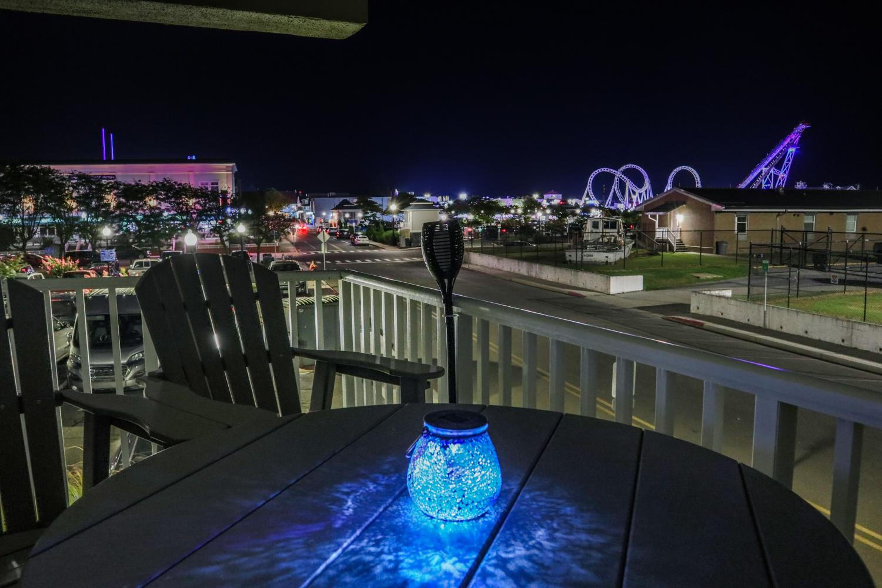 The One with Downtown Inlet Vibes - Couple's Escape - Assateague House 111