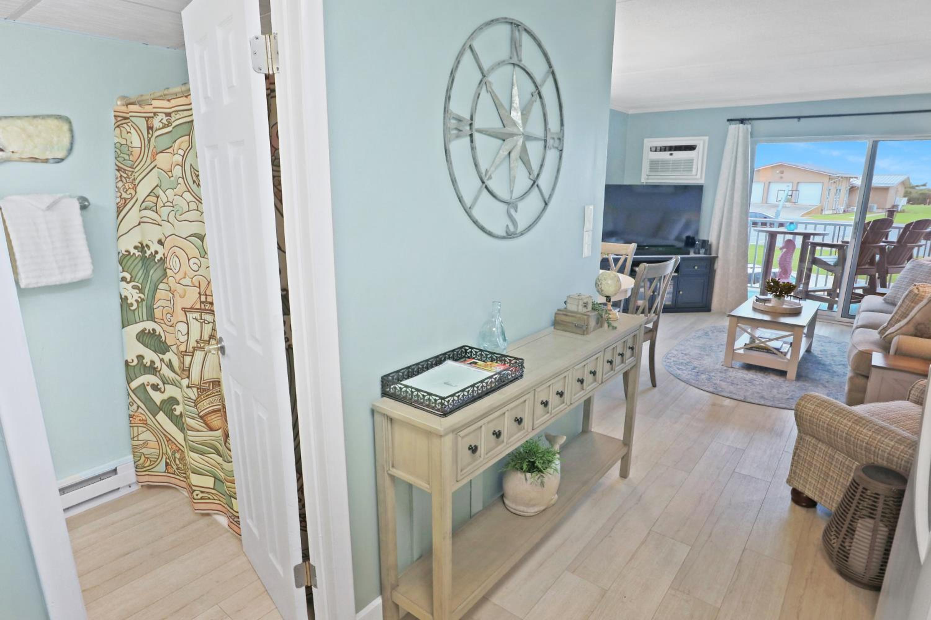 The One with Downtown Inlet Vibes - Couple's Escape - Assateague House 111