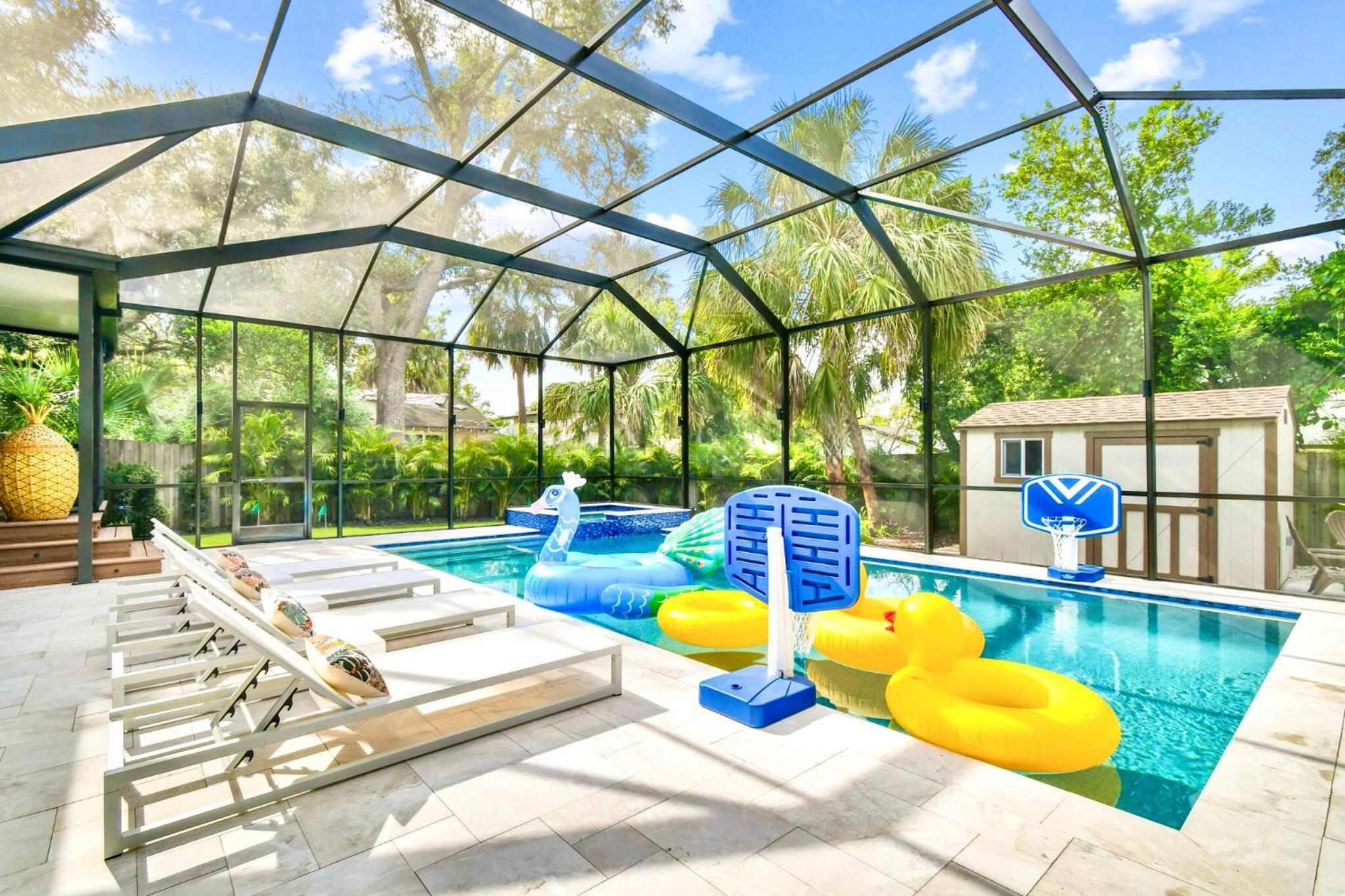 Tampa Family Fun Pool Spa Grill Mini Golf & Games