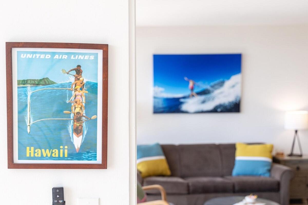 New! Modern Remodeled Condo, Walk to Waikiki Beach, Oceanview, Free Parking, AC