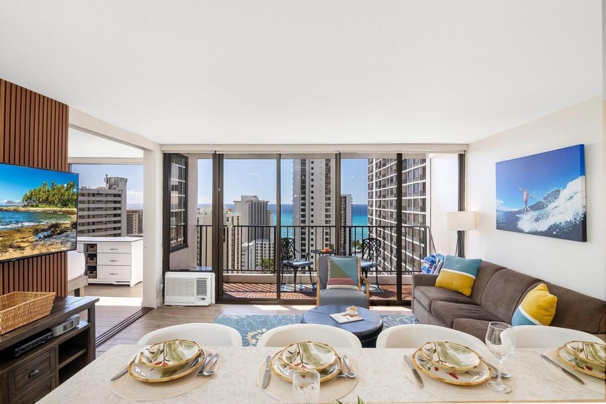 New! Modern Remodeled Condo, Walk to Waikiki Beach, Oceanview, Free Parking, AC