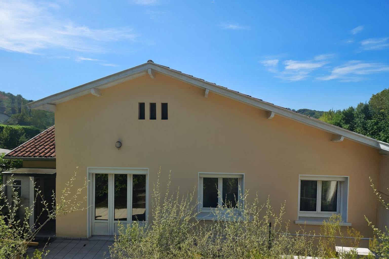 Maison confortable avec 3 chambres et jardin clos, idéale familles et curistes à Salies-de-Béarn