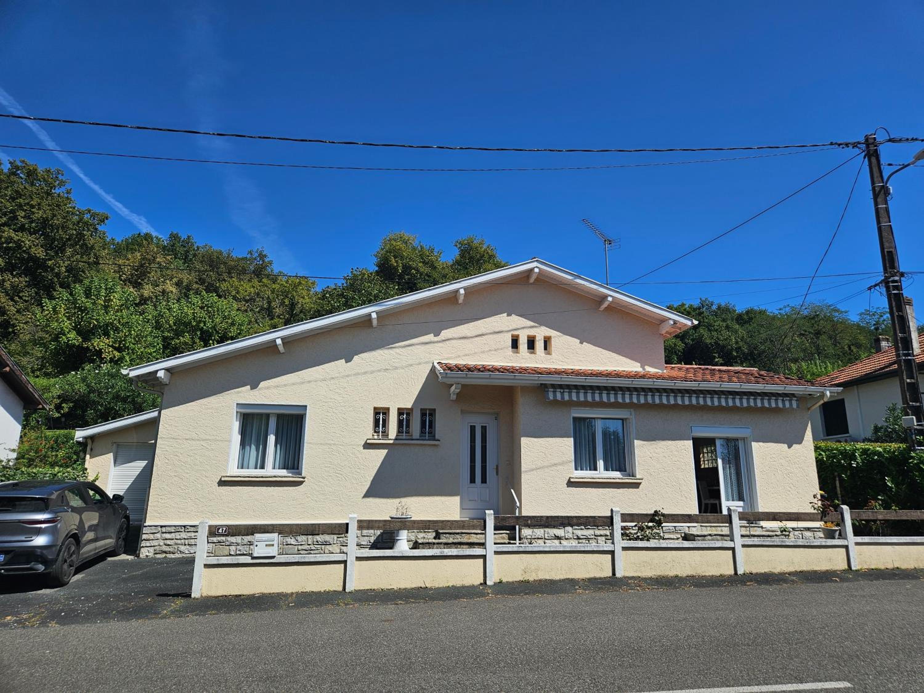 Maison confortable avec 3 chambres et jardin clos, idéale familles et curistes à Salies-de-Béarn