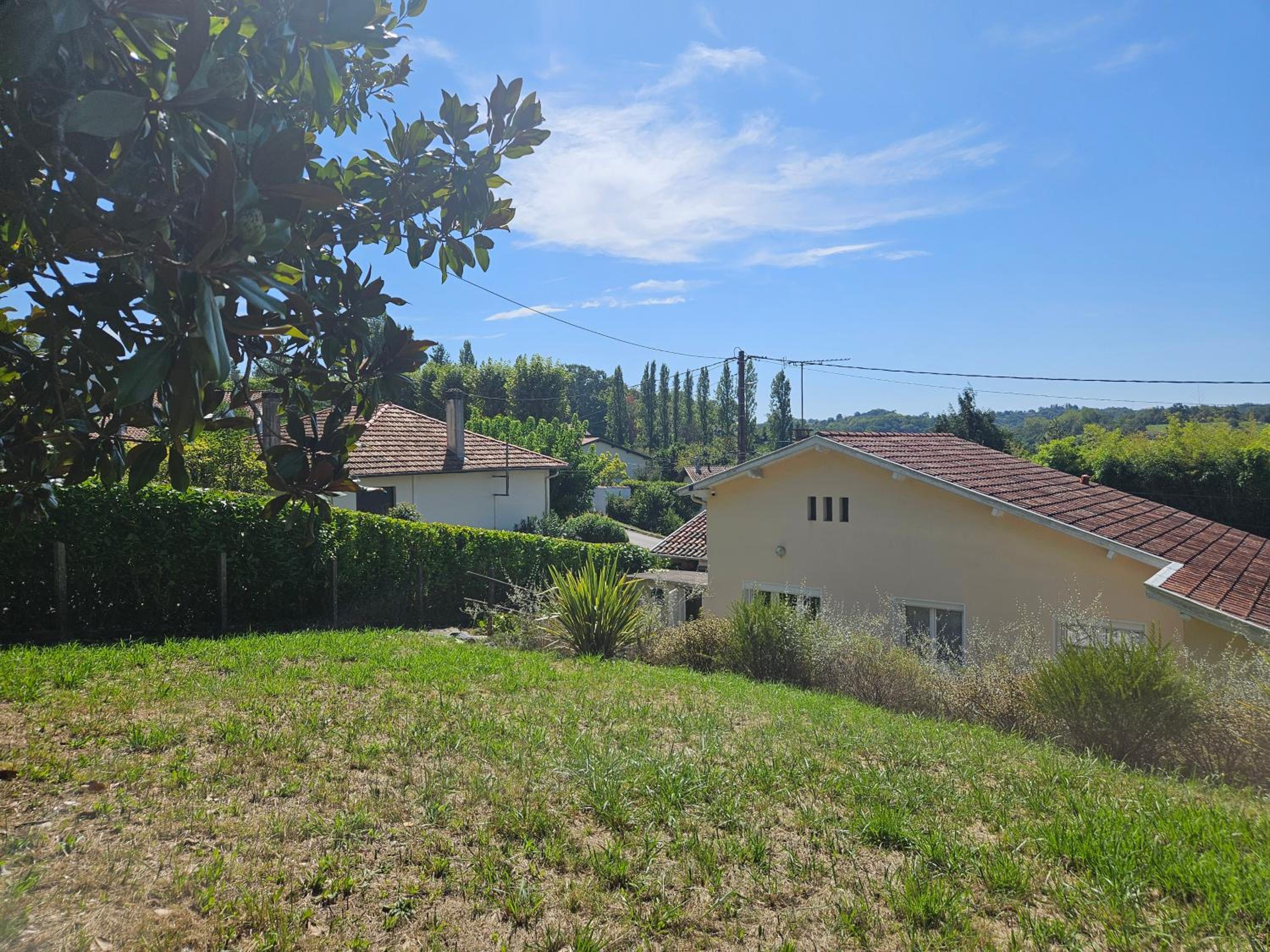 Maison confortable avec 3 chambres et jardin clos, idéale familles et curistes à Salies-de-Béarn