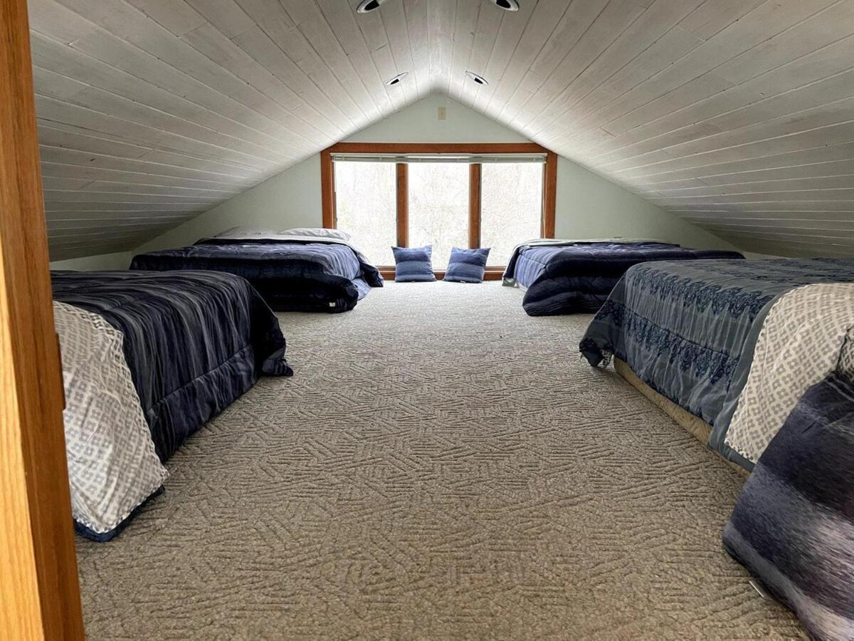 Chalet 91 at Killington - 4BR Luxury Lodge with Hot Tub, Sauna, Pool Table