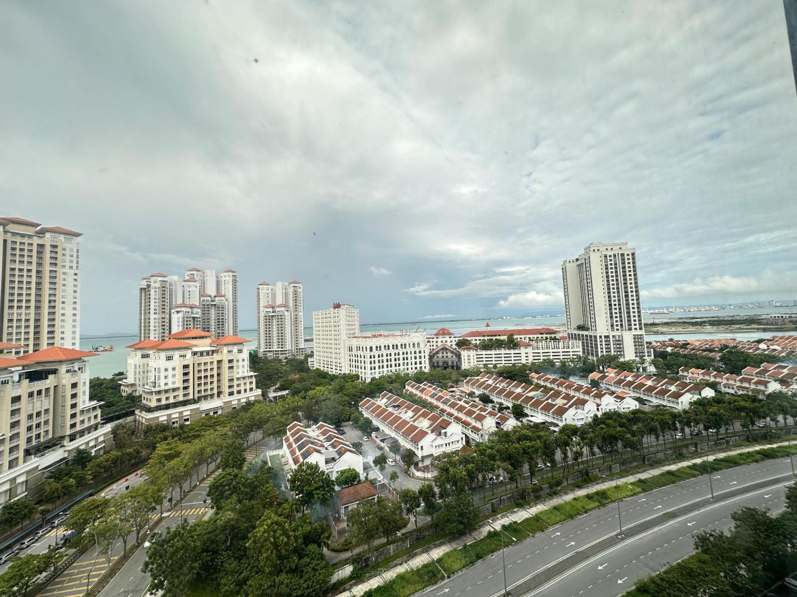 Seaview 2BR Suite with Pool & bathtub near Gurney Jazz Suites