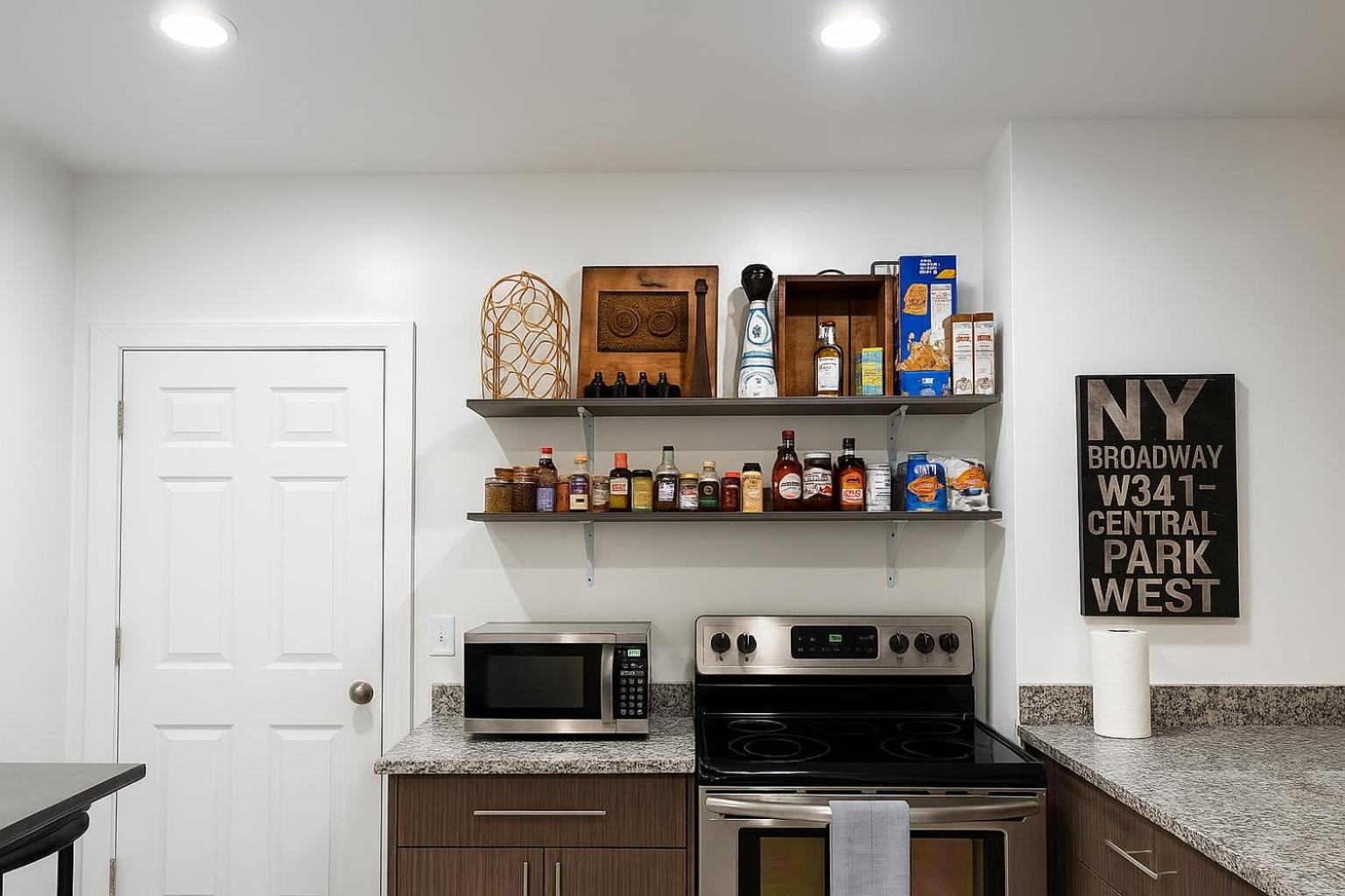 Detroit North End 6BR | Pets, WiFi, Parking