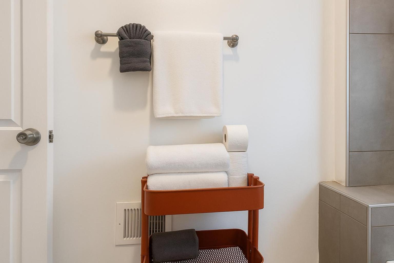 Detroit North End 6BR | Pets, WiFi, Parking