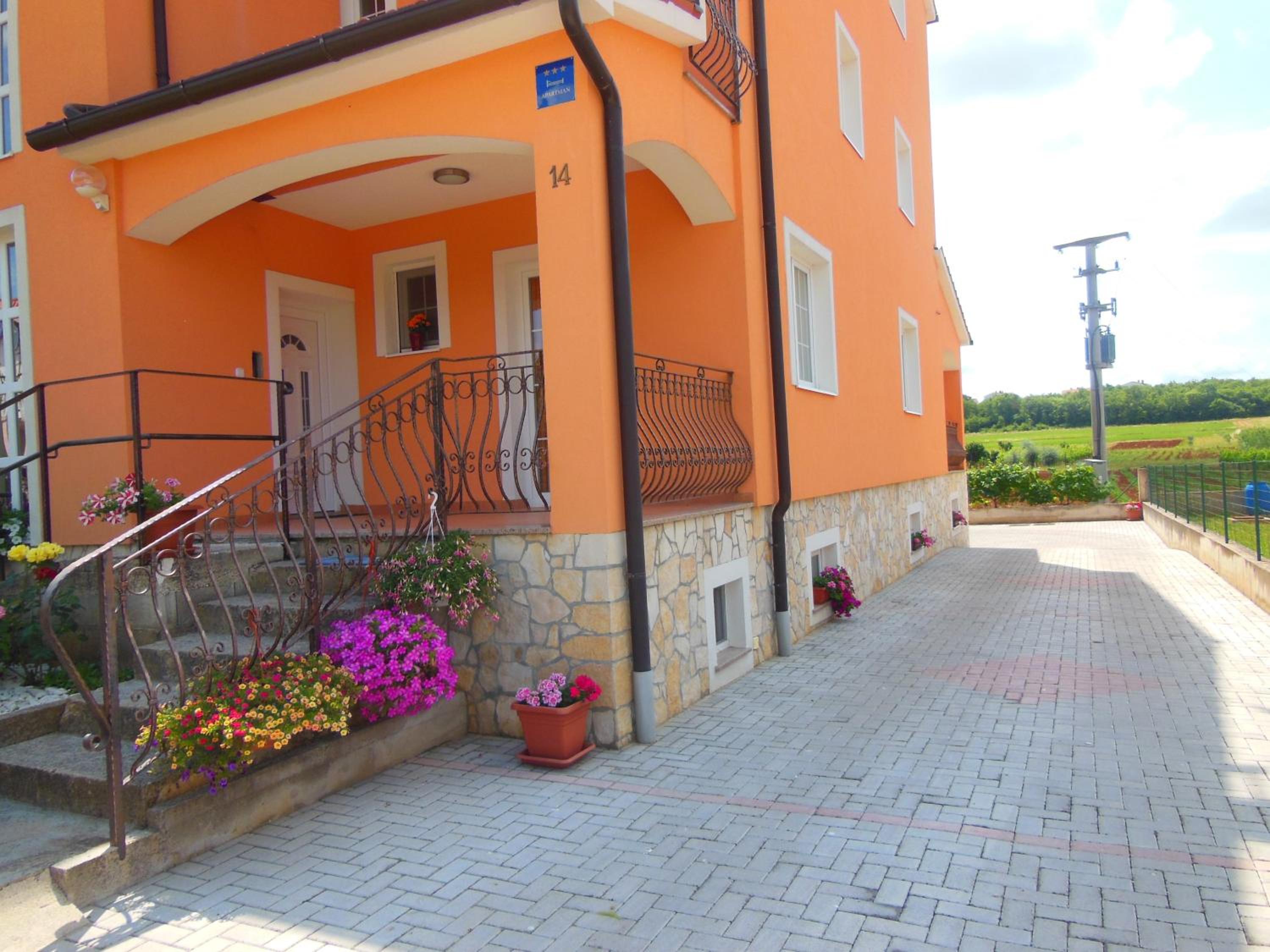 Ferienhaus Dakovic view 4