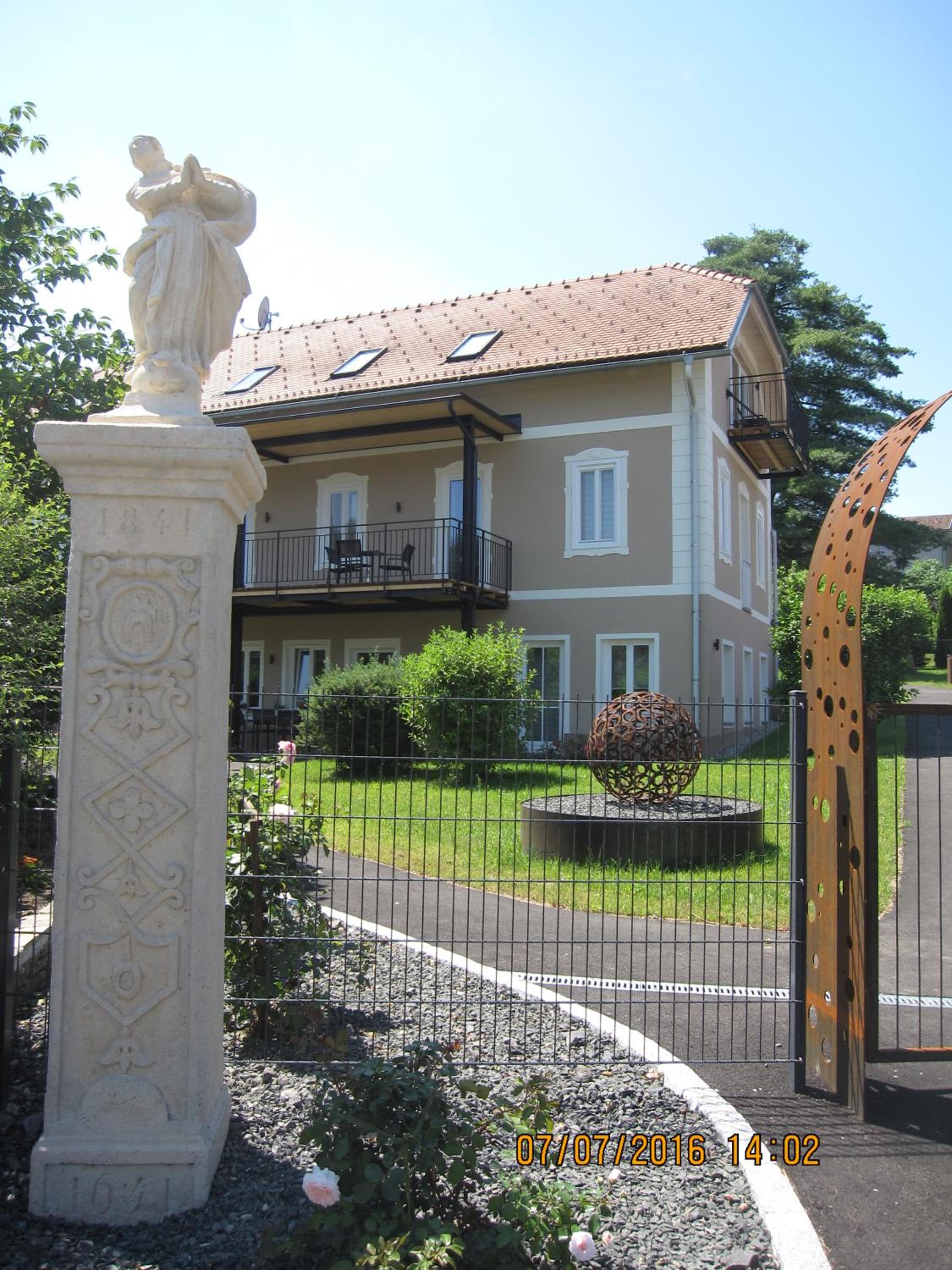 Photo 33