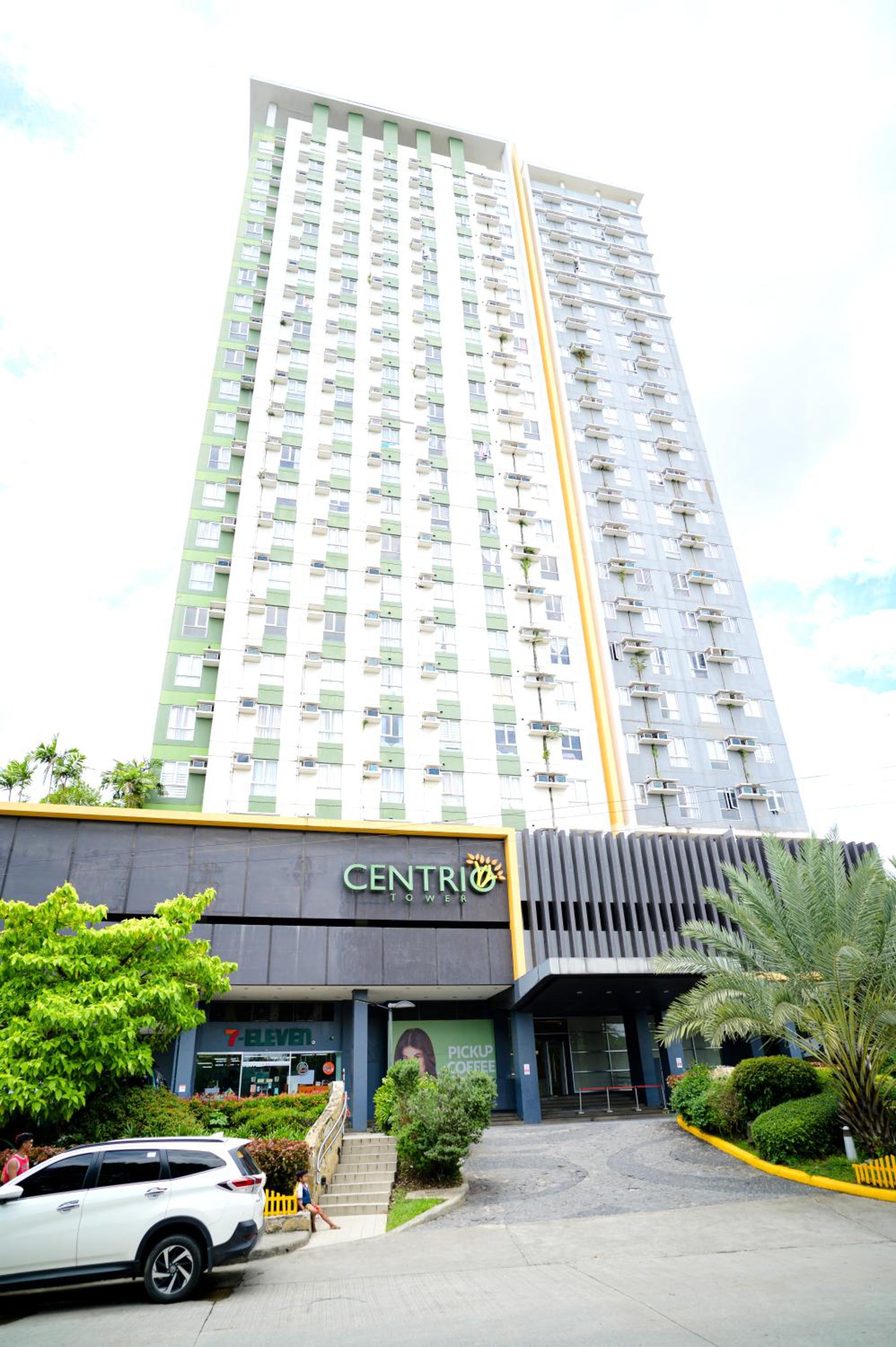 CDO Cozy 2-Bedrooms 2 Toilets View Pool and Garden beside Ayala Mall