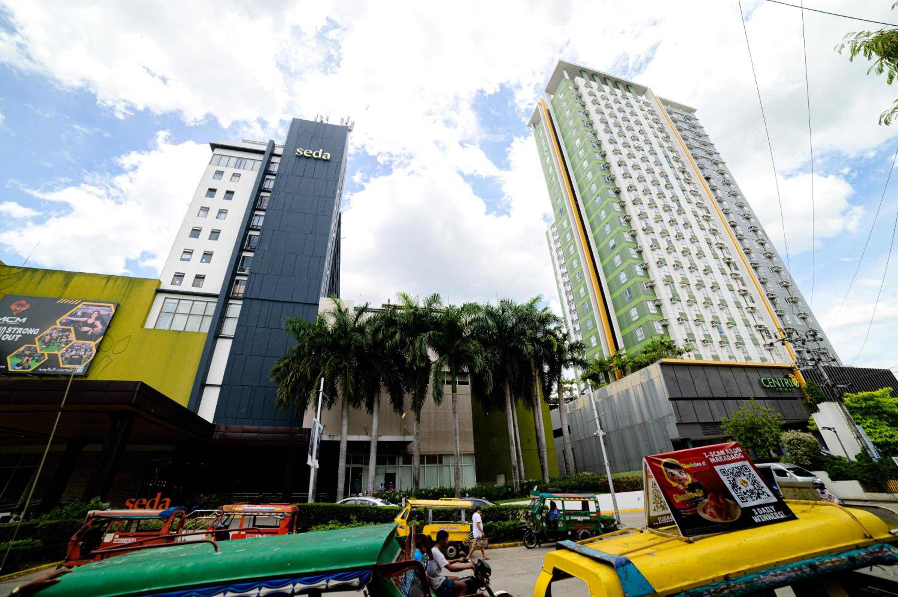 CDO Cozy 2-Bedrooms 2 Toilets View Pool and Garden beside Ayala Mall