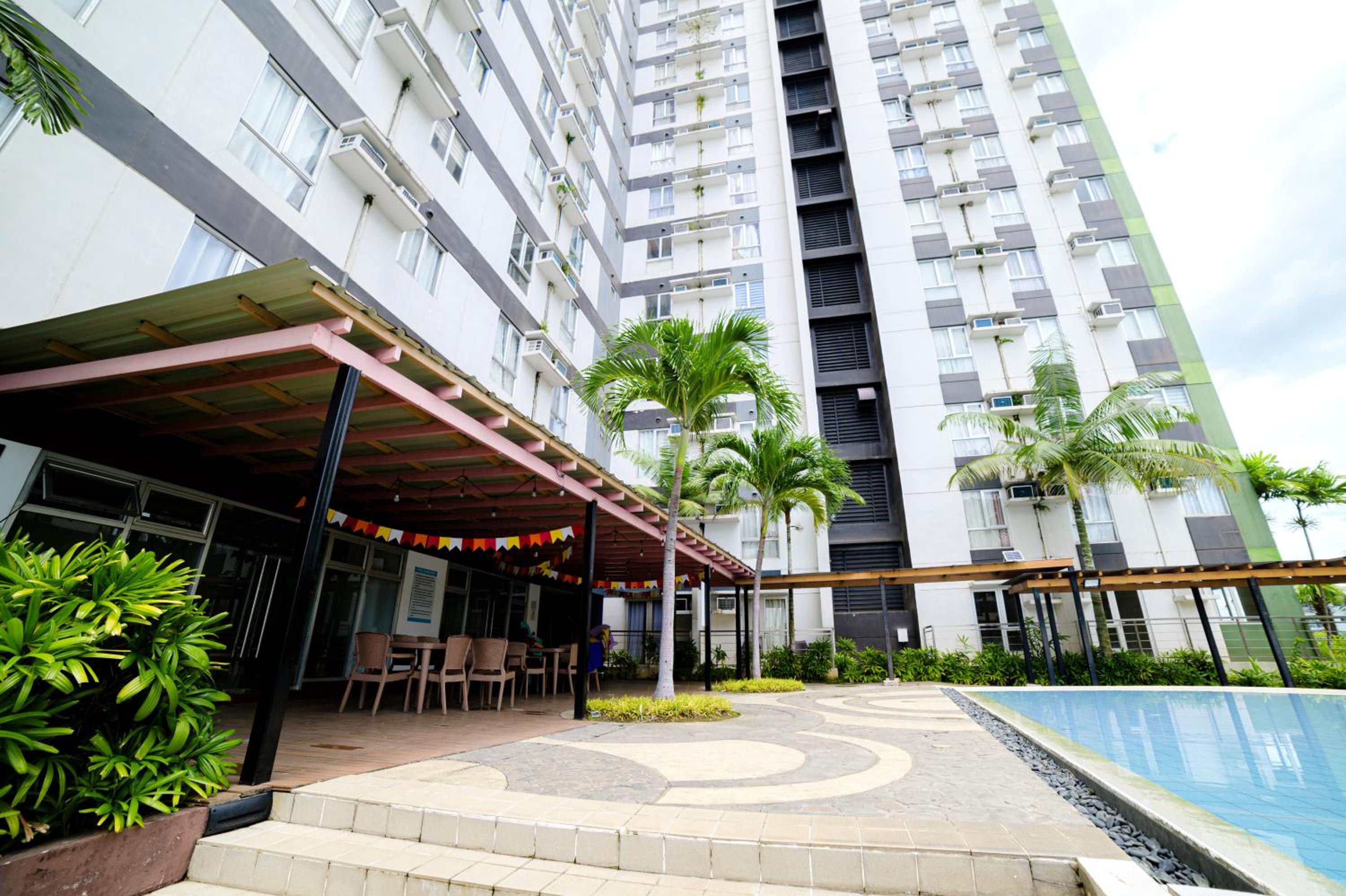 CDO Cozy 2-Bedrooms 2 Toilets View Pool and Garden beside Ayala Mall