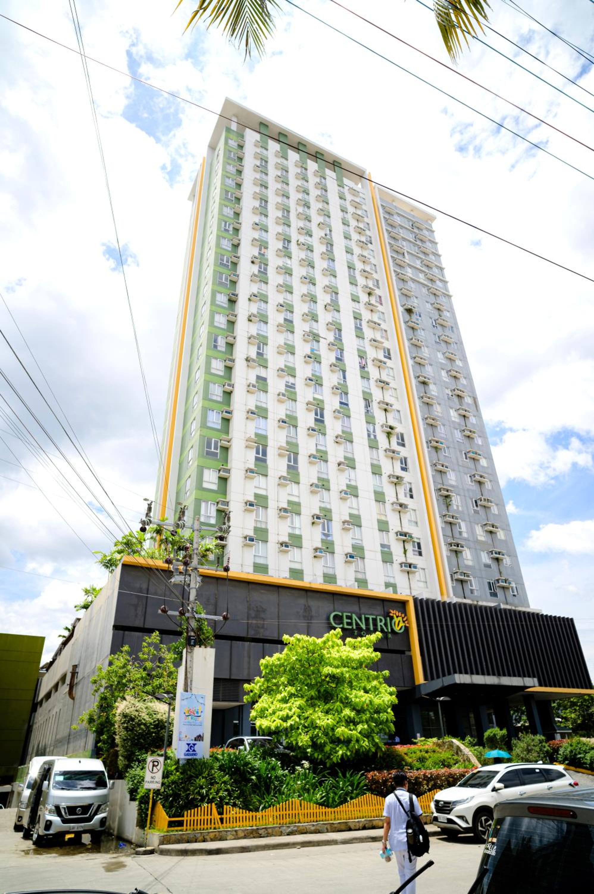 CDO Cozy 2-Bedrooms 2 Toilets View Pool and Garden beside Ayala Mall