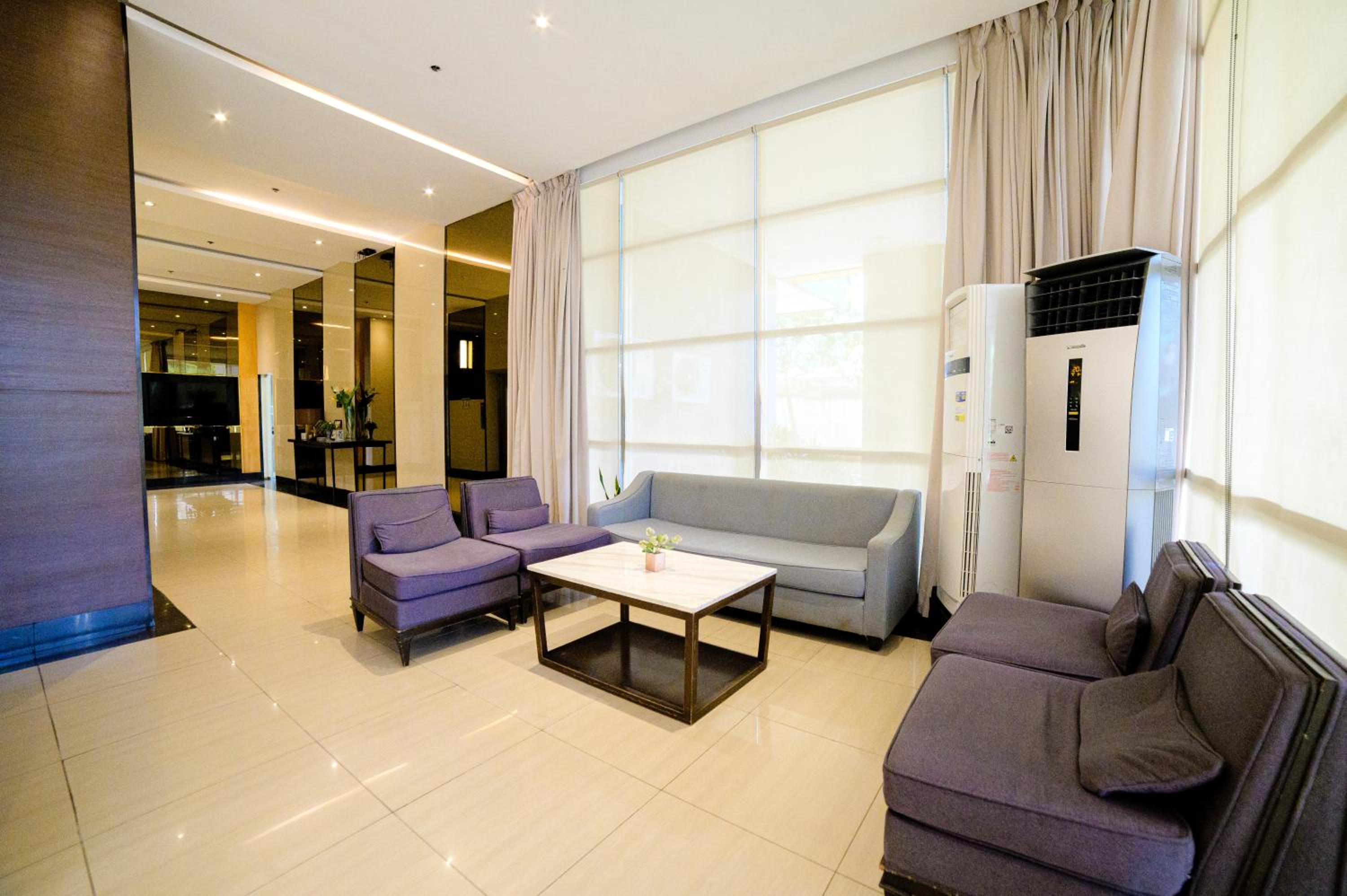CDO Cozy 2-Bedrooms 2 Toilets View Pool and Garden beside Ayala Mall
