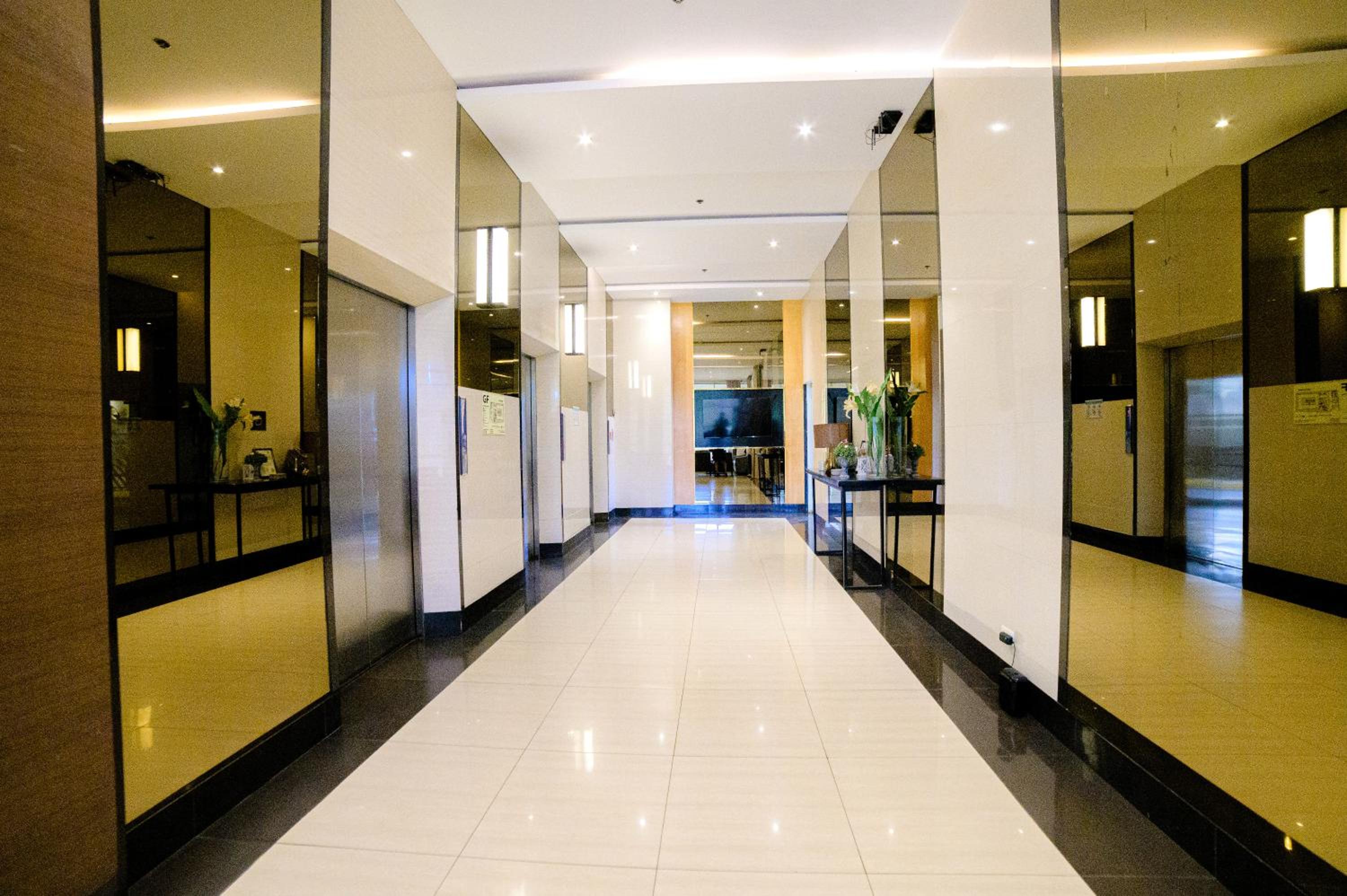 CDO Cozy 2-Bedrooms 2 Toilets View Pool and Garden beside Ayala Mall