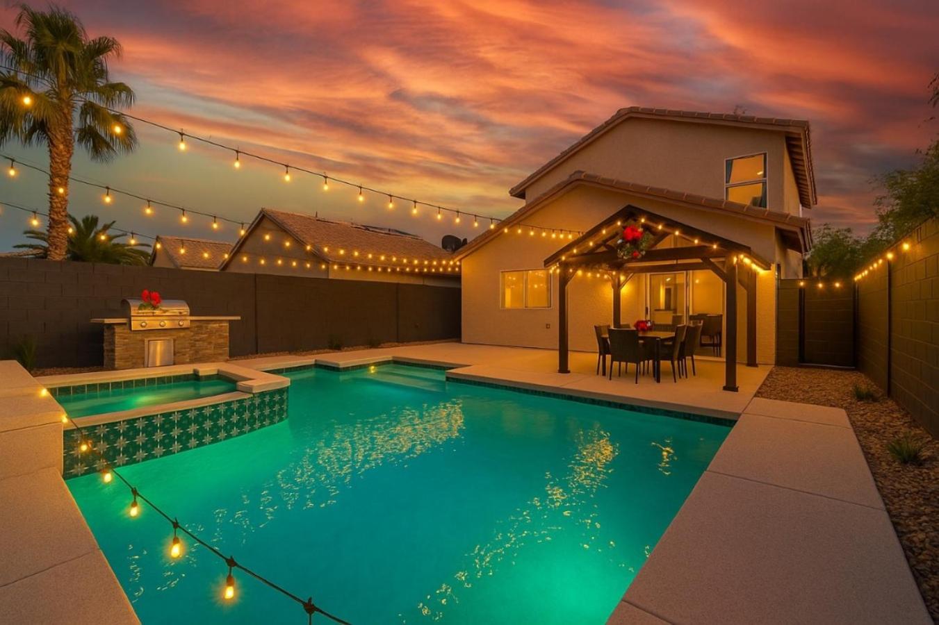 FUN Retro Arcade Villa - Pool&Spa, Arcades, Billiards,BBQ Gazebo Lounge, 10 Mins Strip