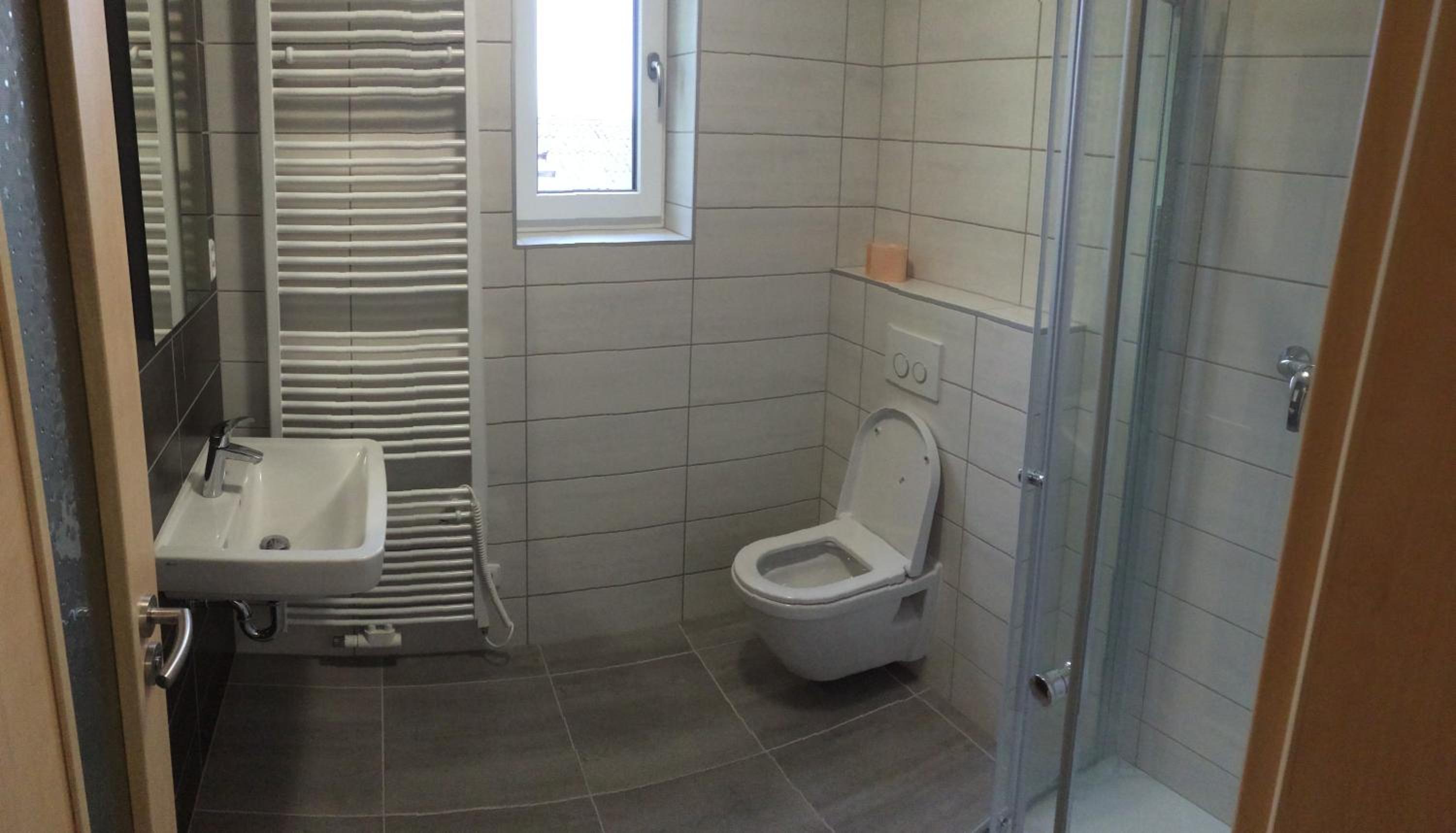 Villa Marcus - rodinný relax 200 m od Penzionu Kometa, u jezera s grilem a sdílenou kuchyní