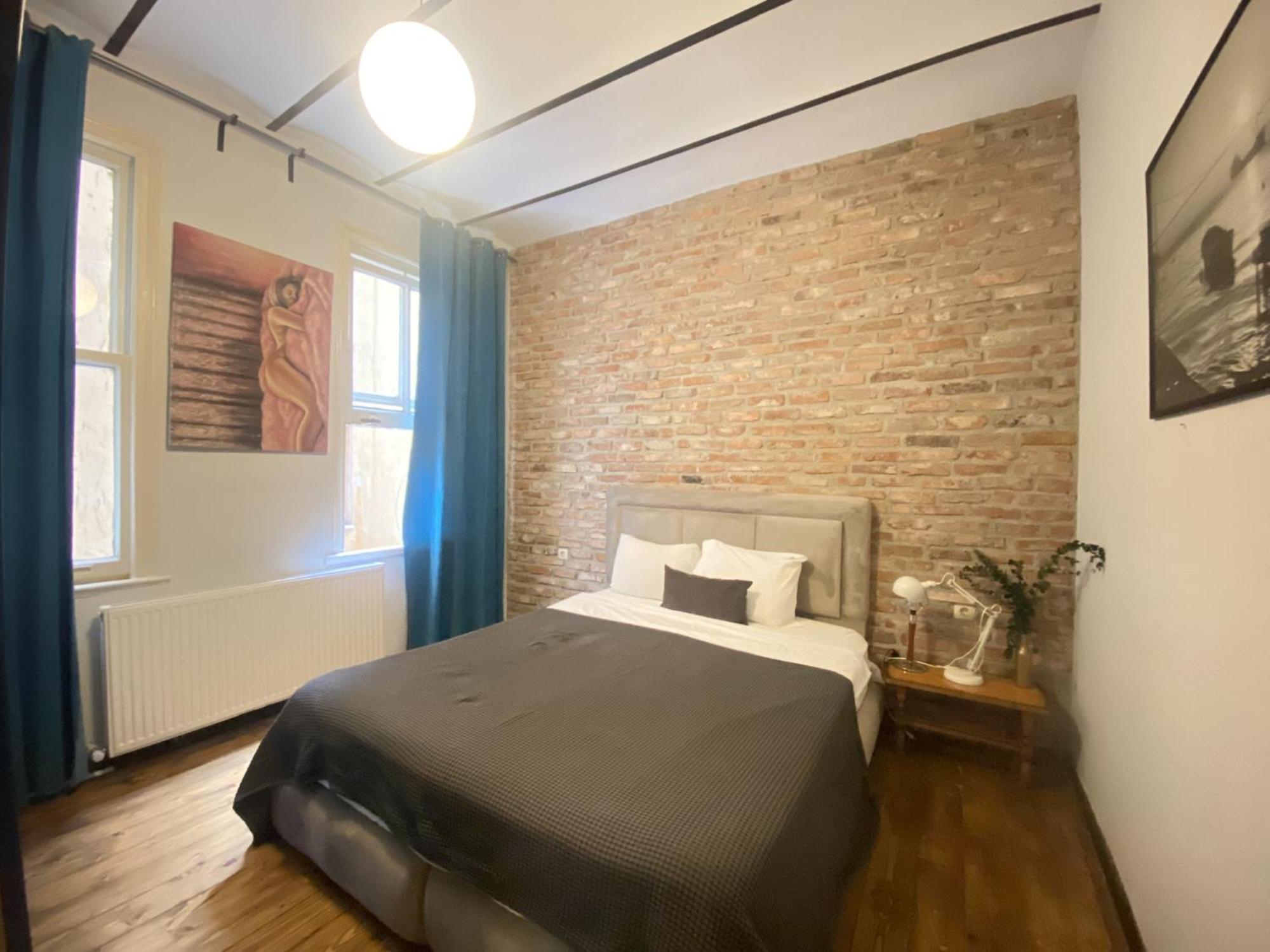 Authentic Beyoğlu Flat 2BR w Brick Walls Vint