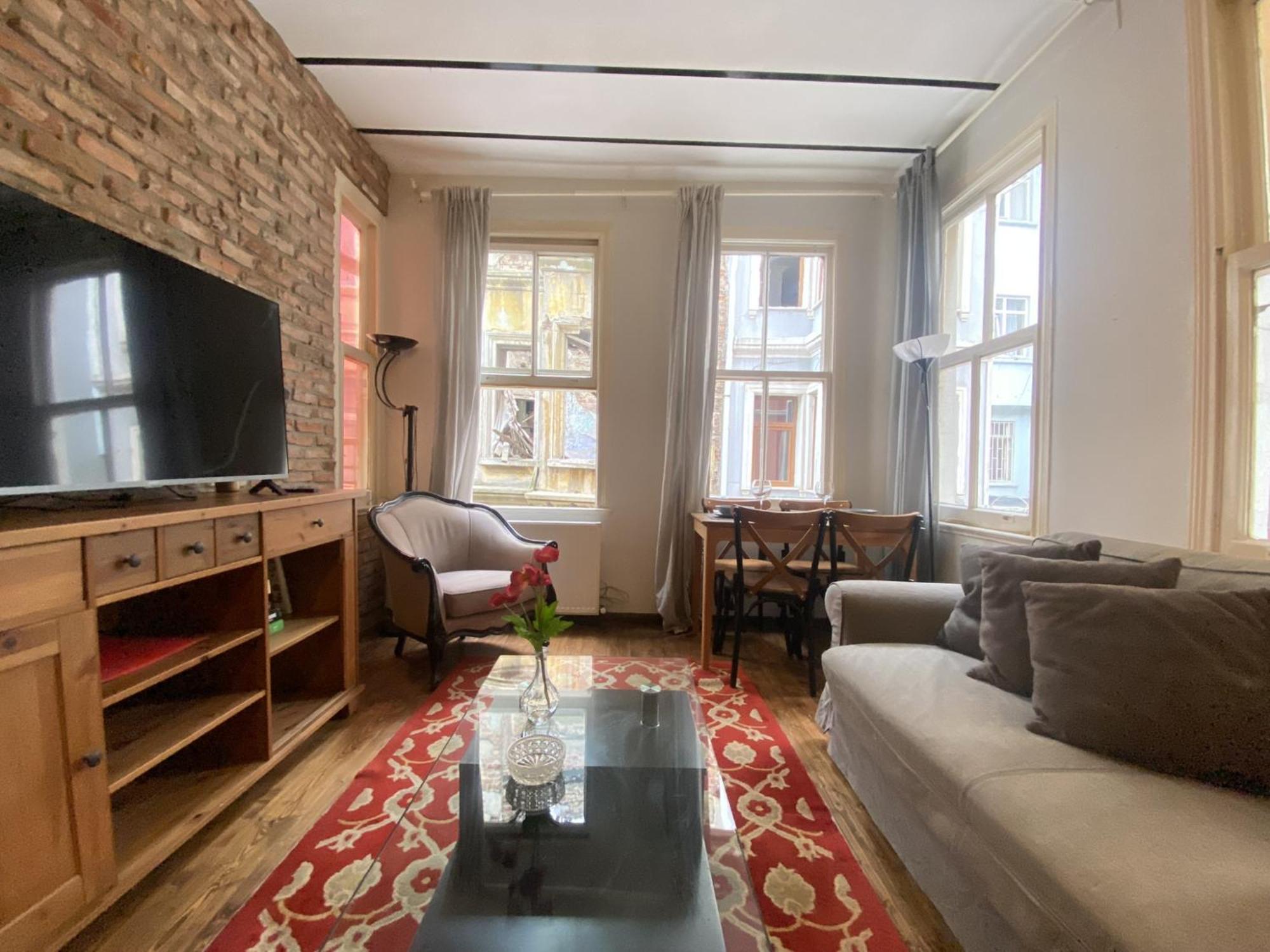 Authentic Beyoğlu Flat 2BR w Brick Walls Vint