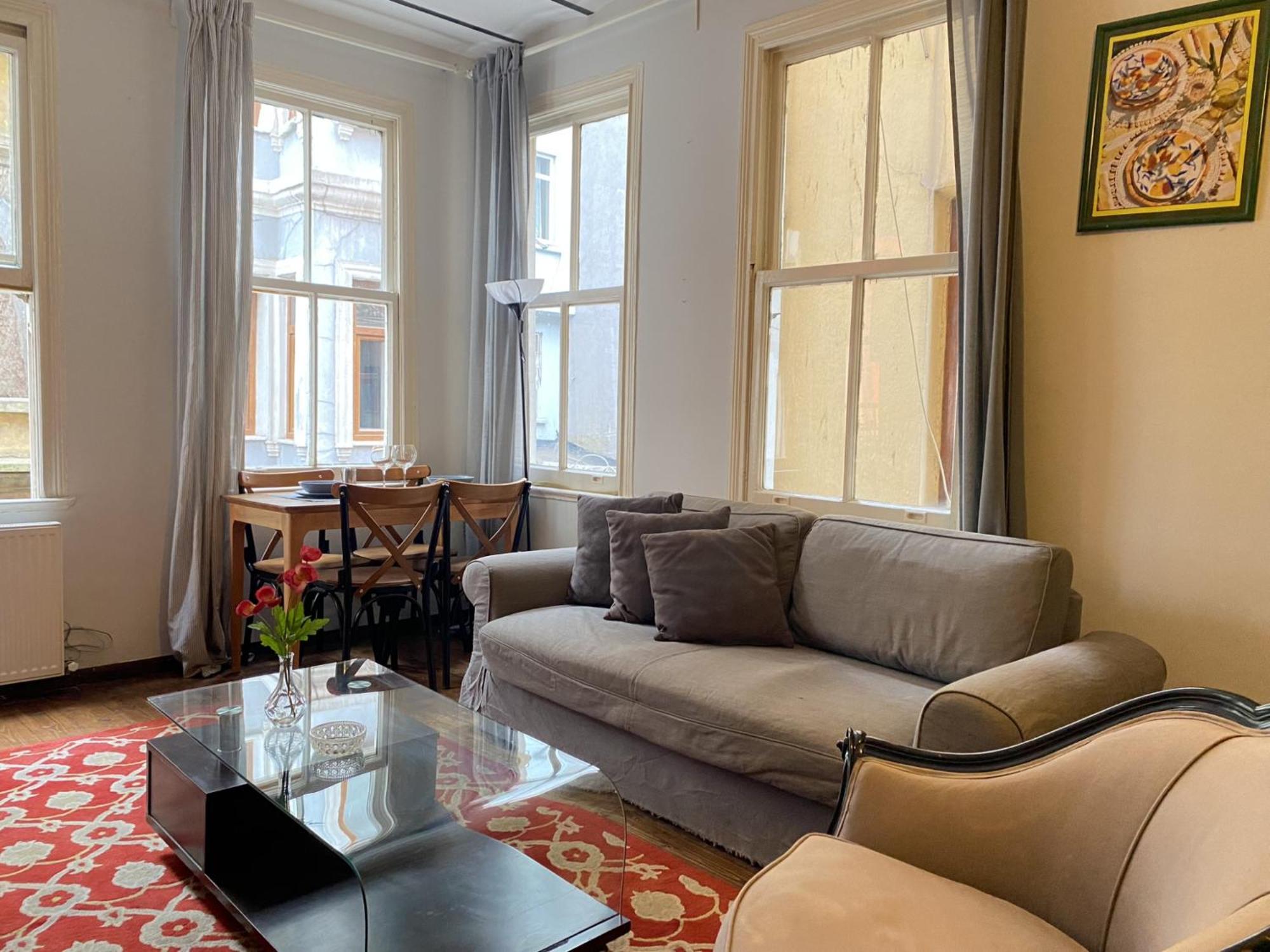 Authentic Beyoğlu Flat 2BR w Brick Walls Vint