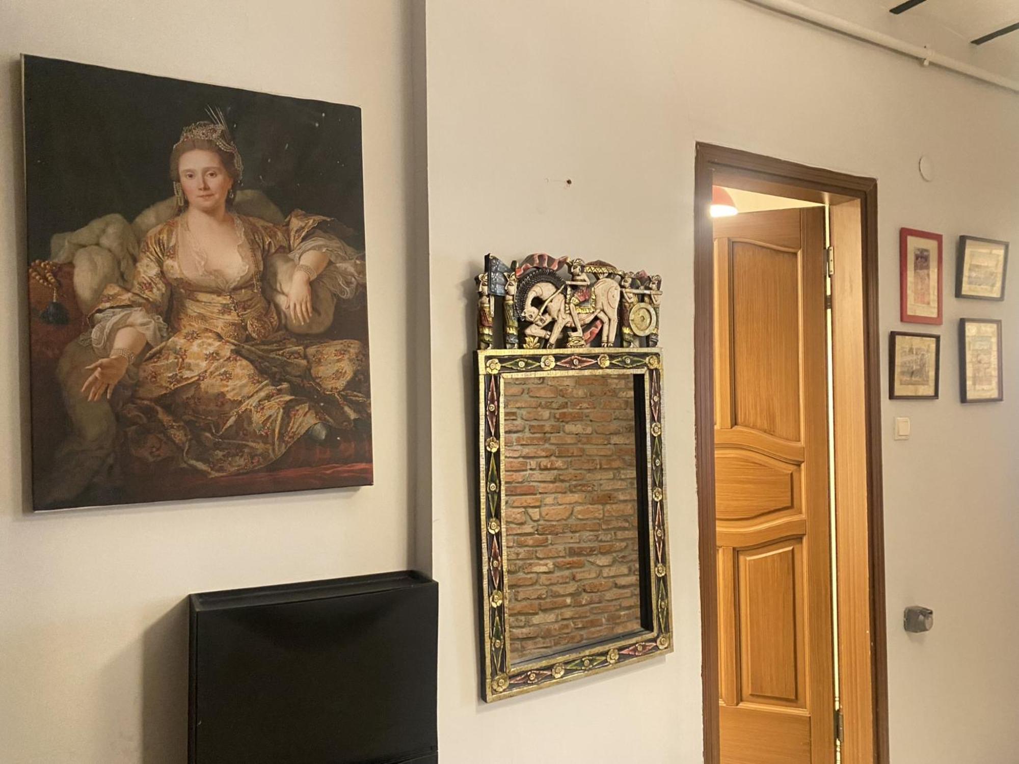 Authentic Beyoğlu Flat 2BR w Brick Walls Vint