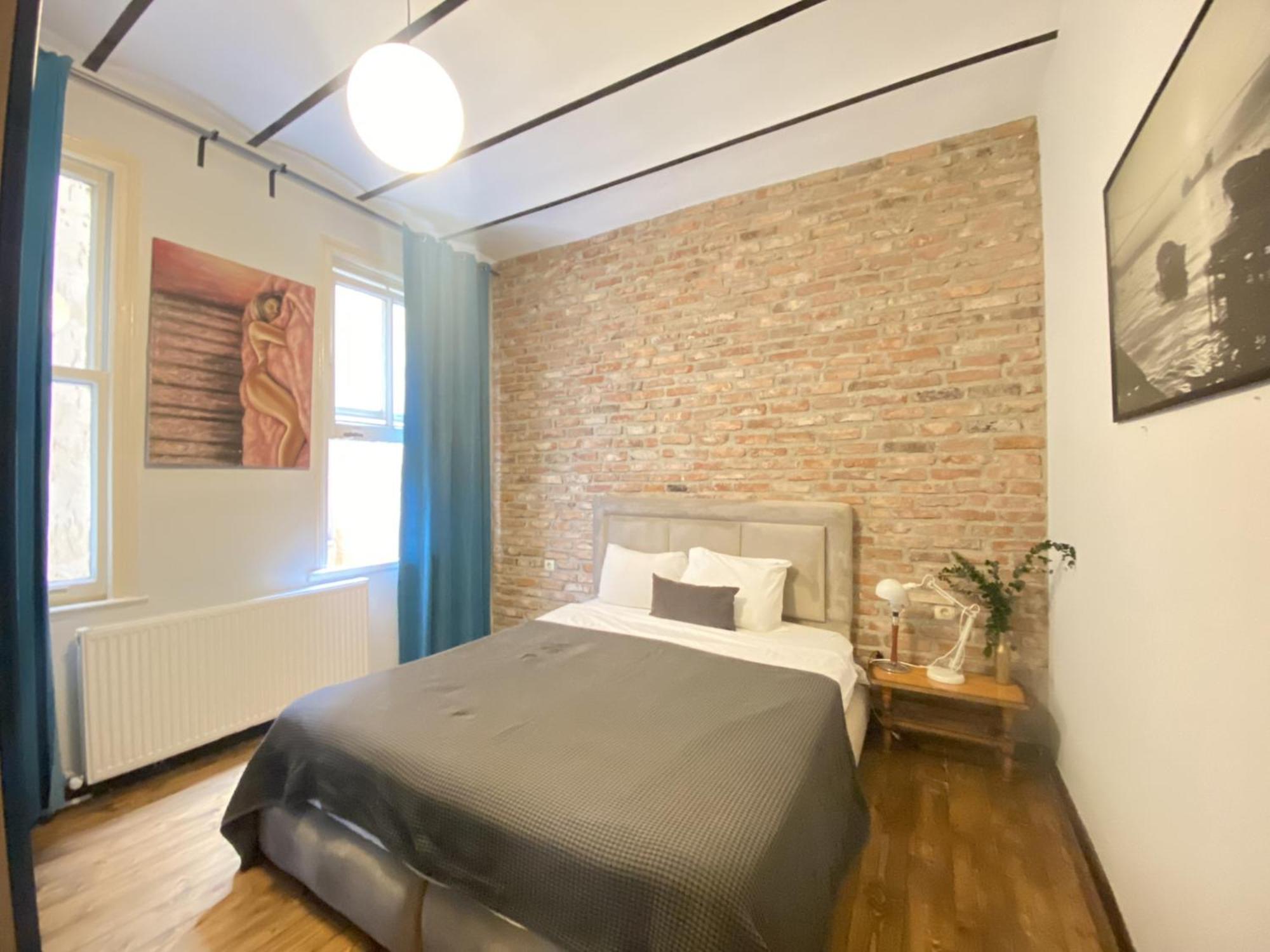 Authentic Beyoğlu Flat 2BR w Brick Walls Vint