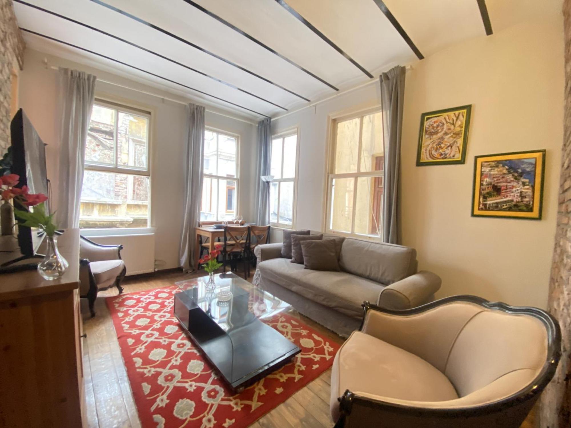 Authentic Beyoğlu Flat 2BR w Brick Walls Vint